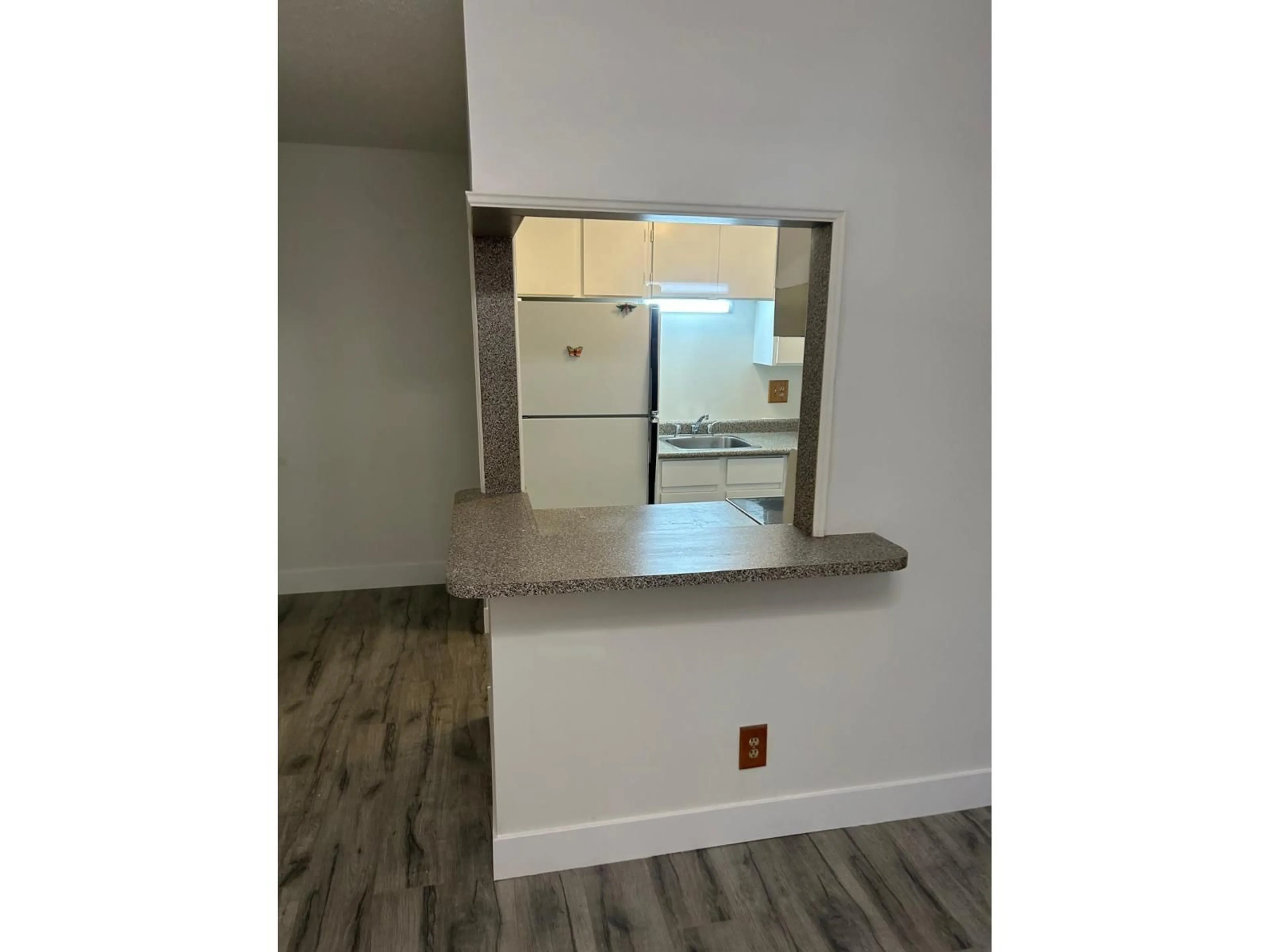 A pic of a room for 310 - 5906 176A STREET, Surrey British Columbia V3S4H7