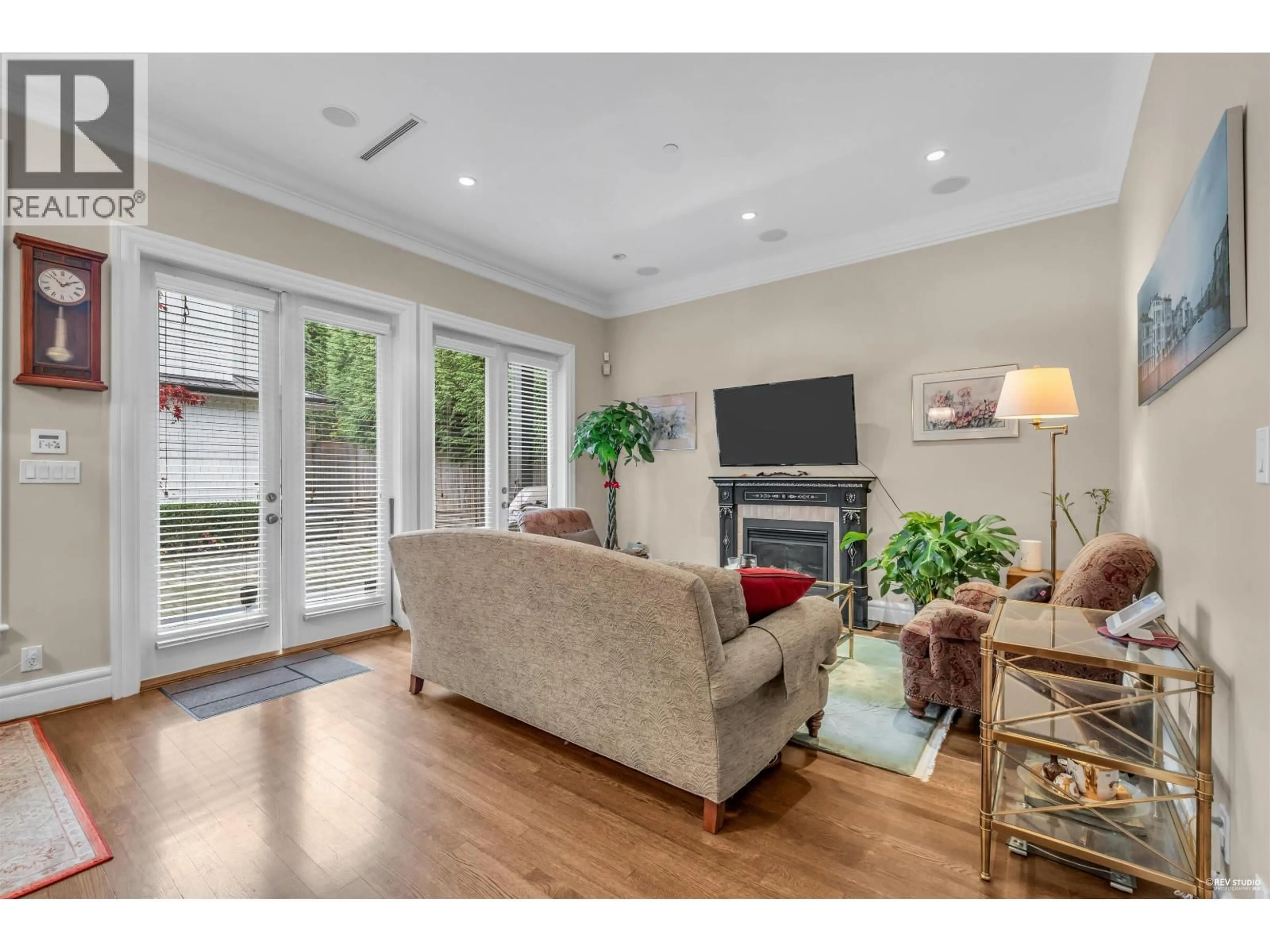 Living room with furniture, wood/laminate floor for 3522 27TH AVENUE, Vancouver British Columbia V6S1P8
