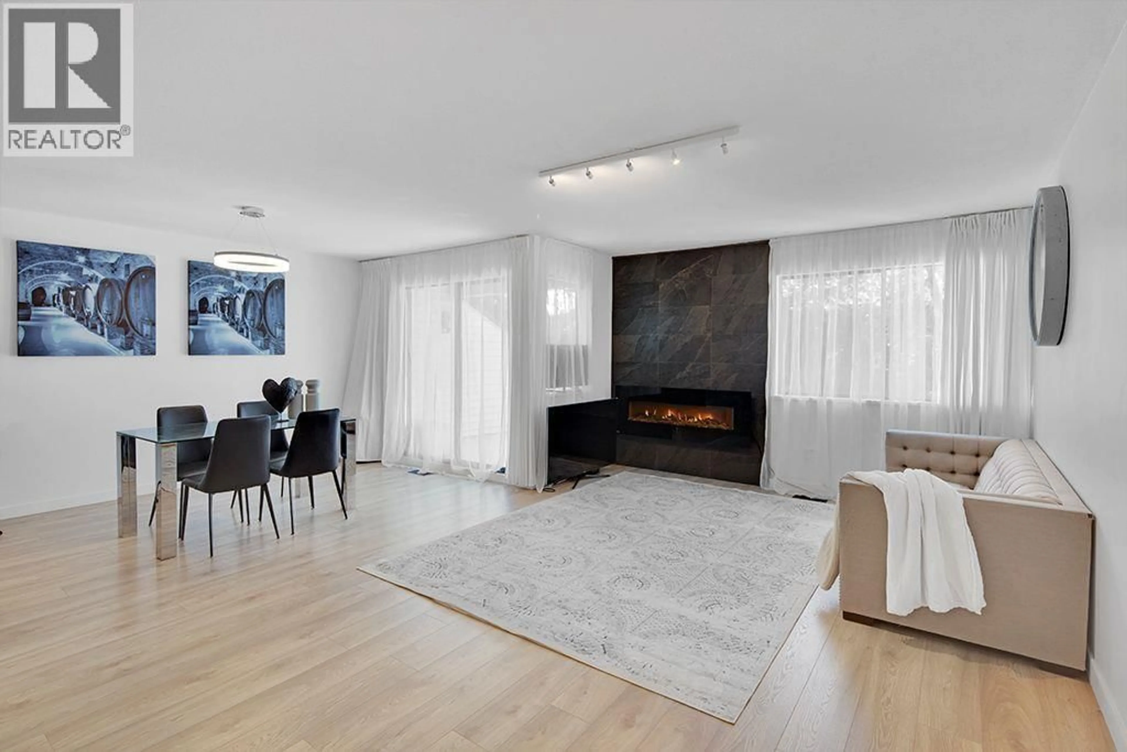 Living room with furniture, unknown for 208 - 1220 FALCON DRIVE, Coquitlam British Columbia V3E2E5