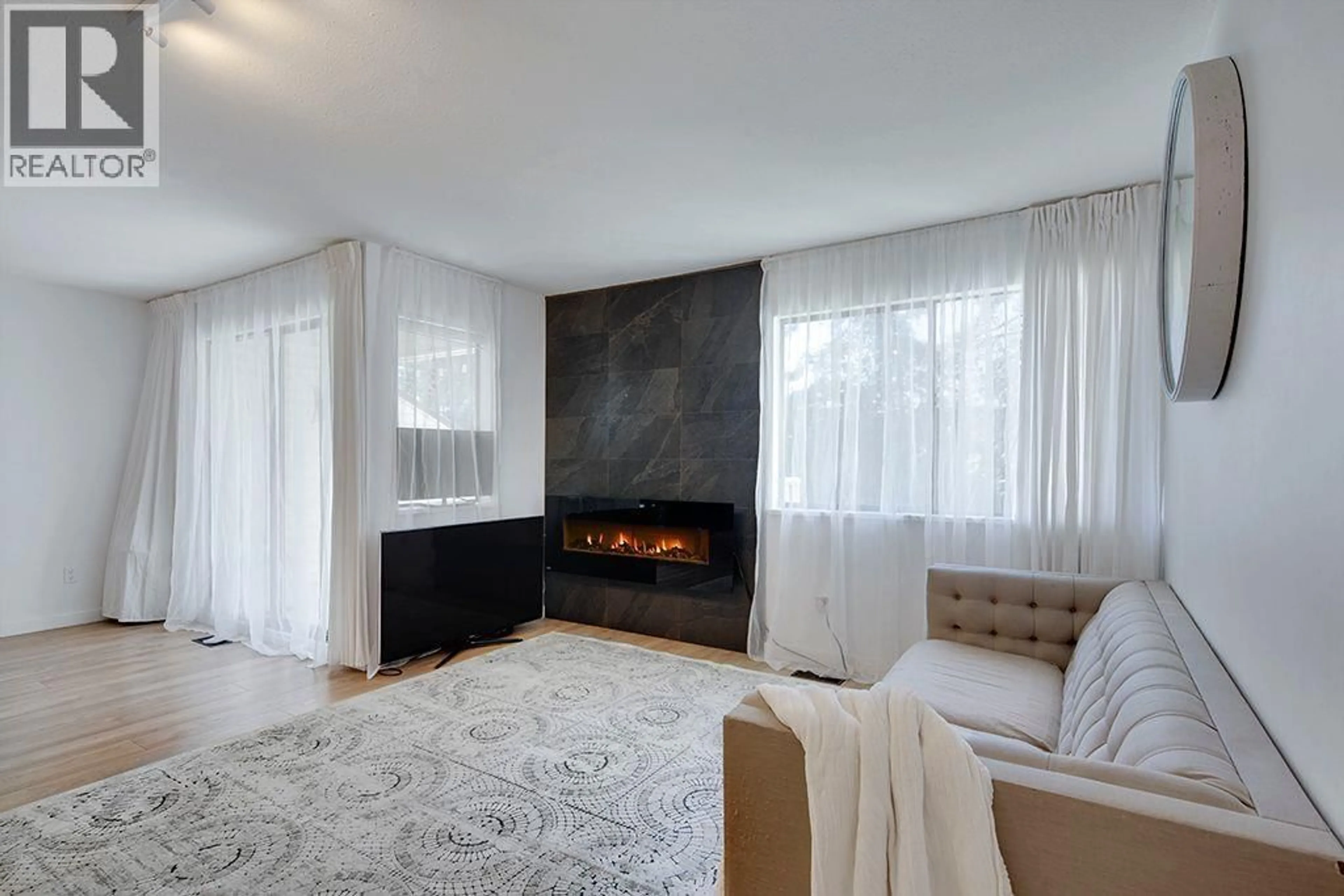 Living room with furniture, unknown for 208 - 1220 FALCON DRIVE, Coquitlam British Columbia V3E2E5