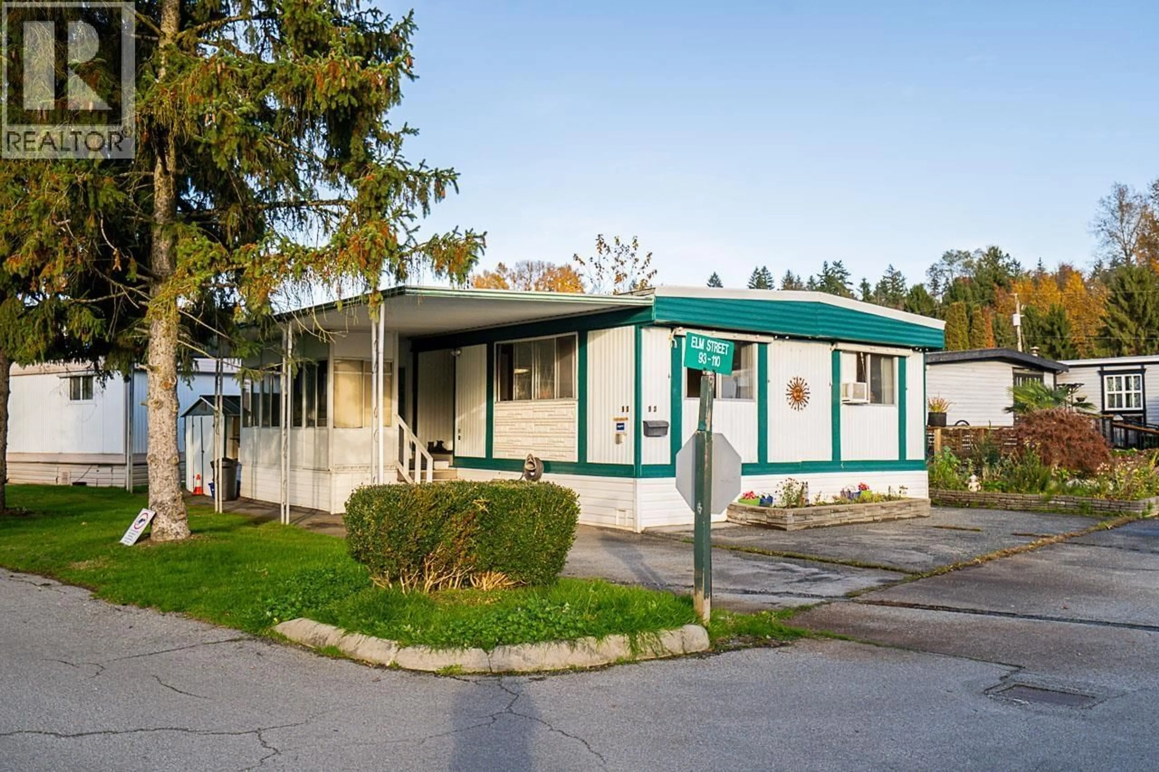 Home with vinyl exterior material, street for 93 - 201 CAYER STREET, Coquitlam British Columbia V3K5A9