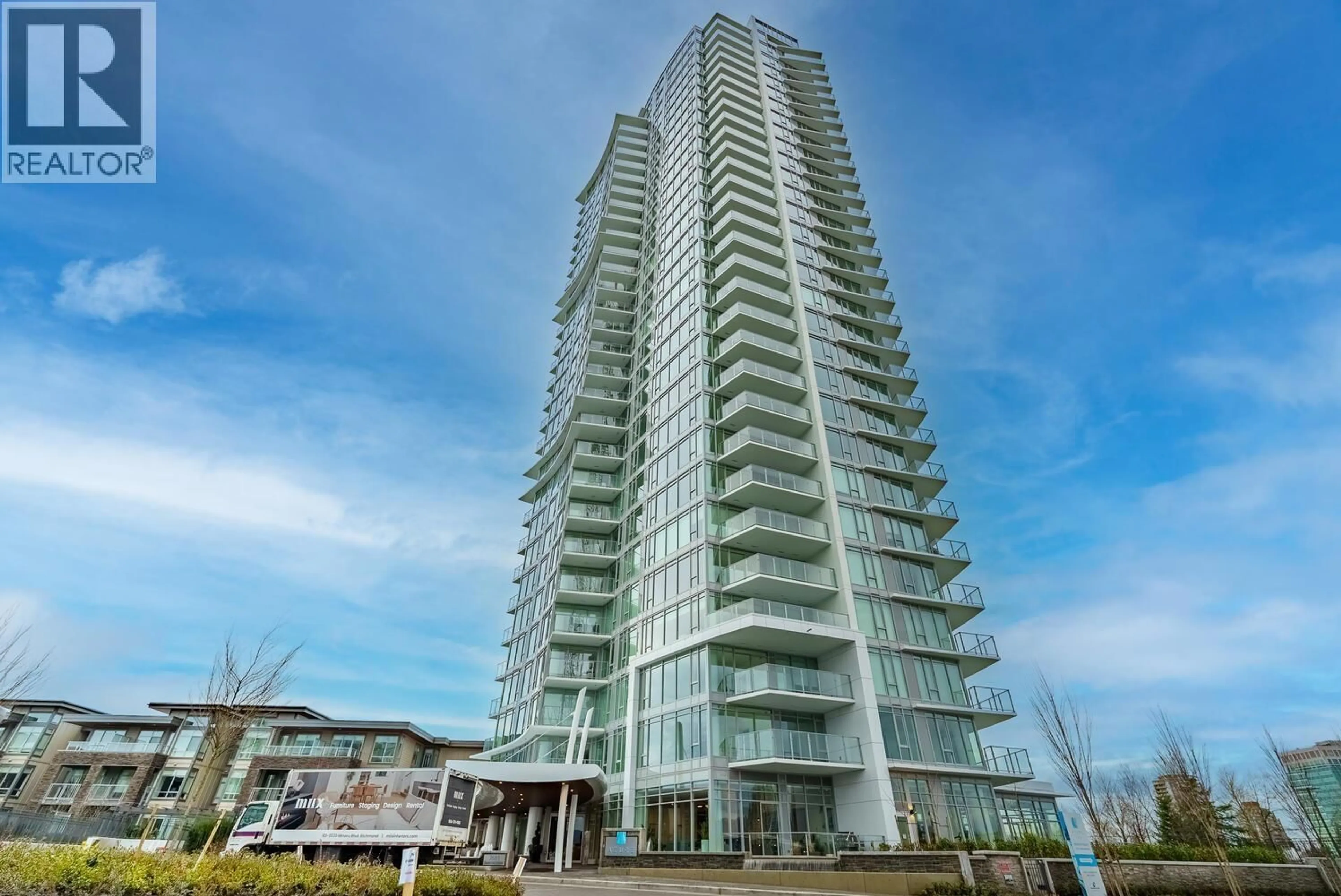 Indoor foyer for 204 - 7683 PARK CRESCENT, Burnaby British Columbia V3N0J4