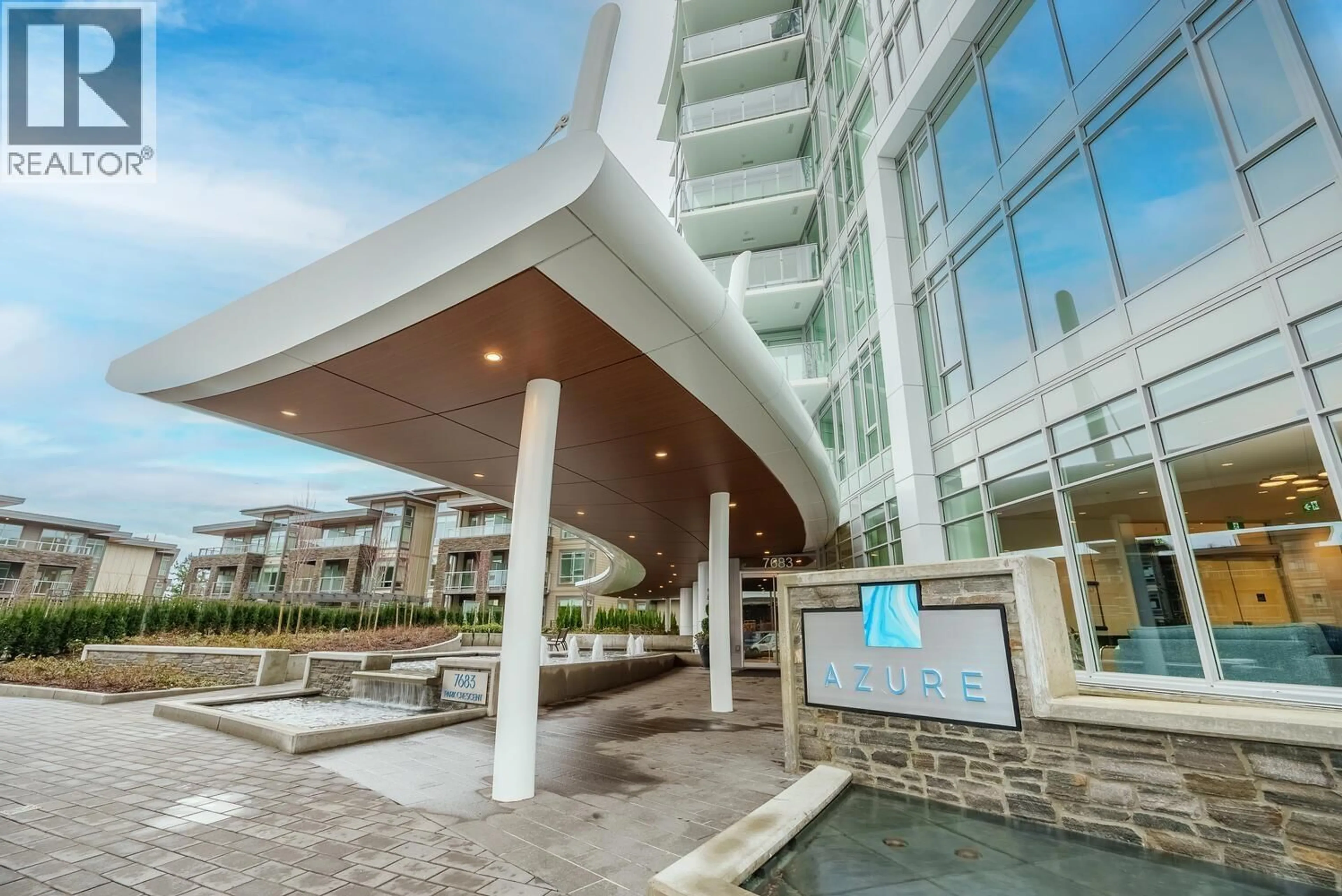 Indoor foyer for 204 - 7683 PARK CRESCENT, Burnaby British Columbia V3N0J4