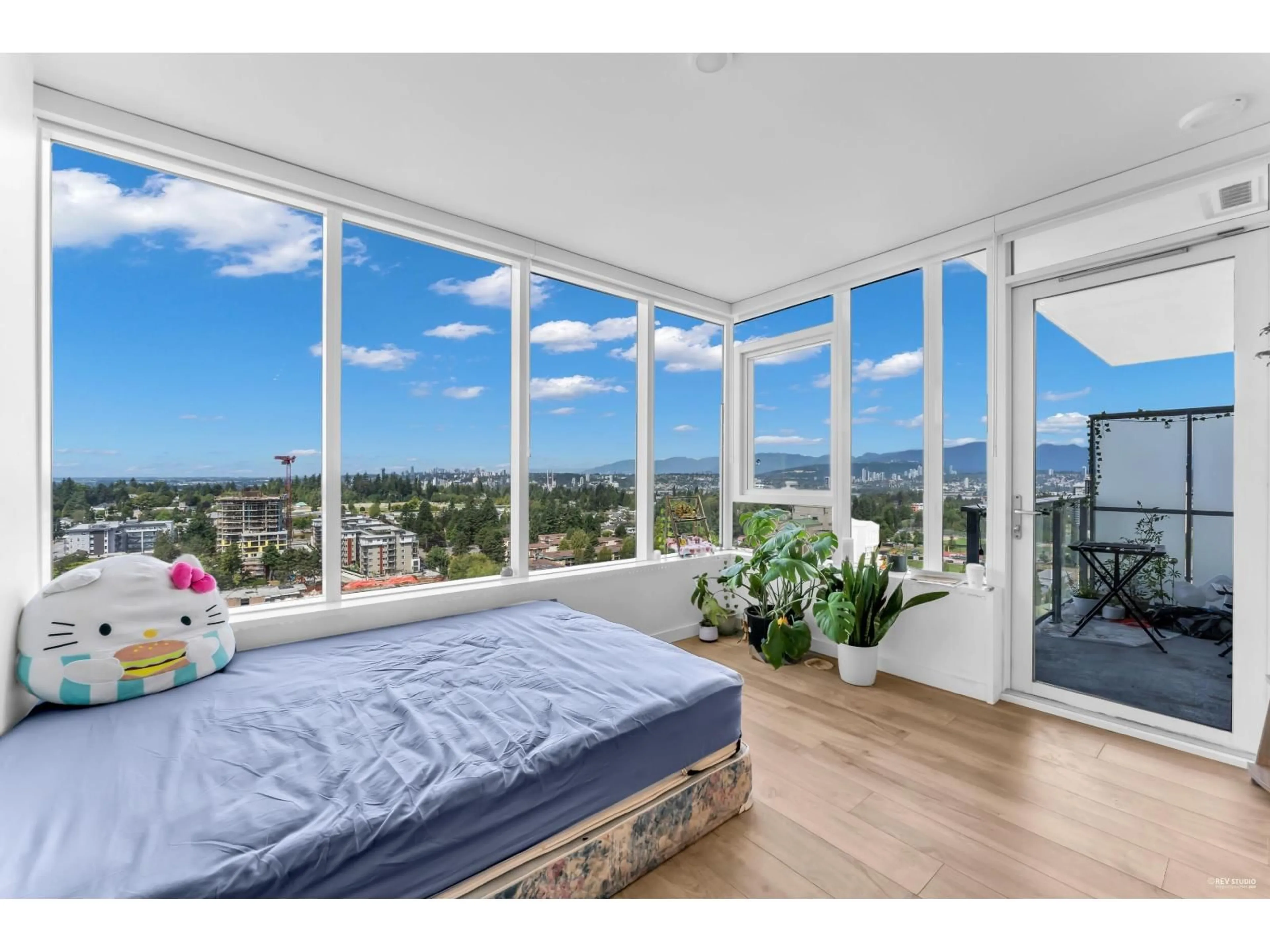 A pic of a room for 2001 - 10448 UNIVERSITY, Surrey British Columbia V3T0S7