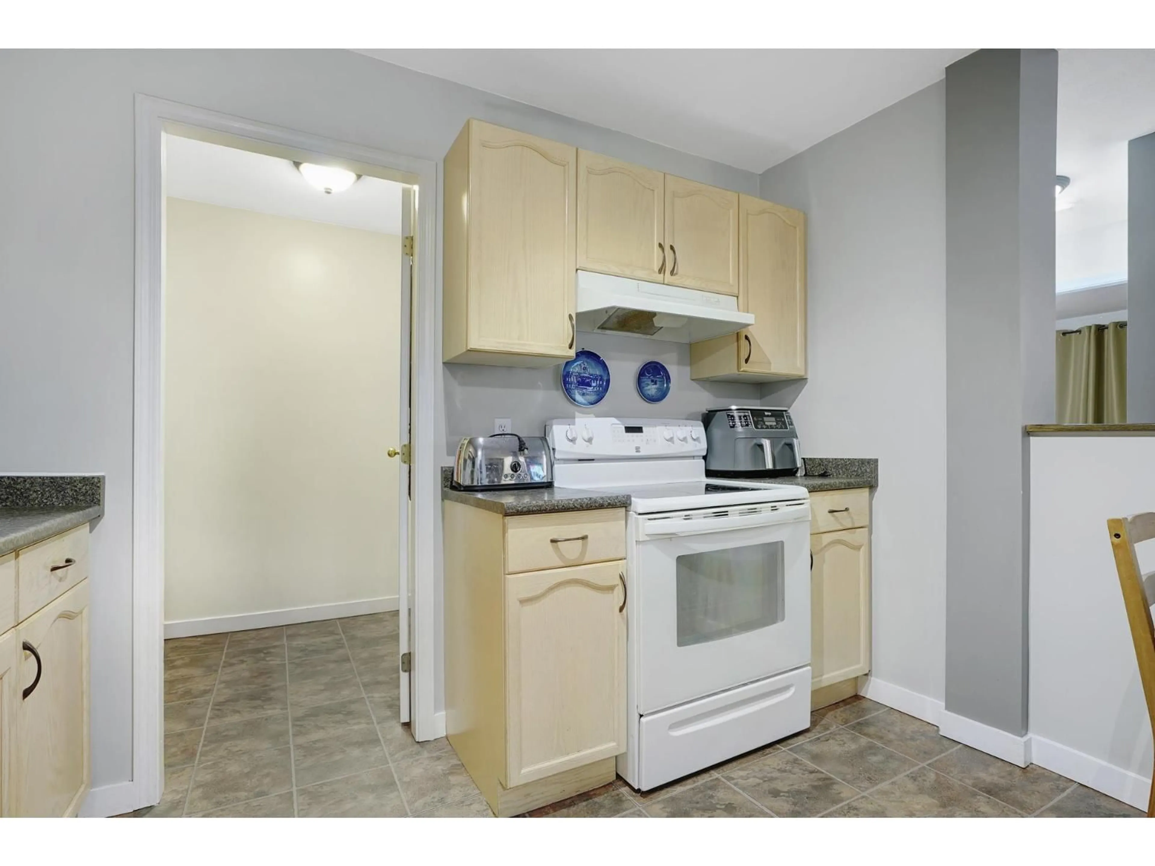 Standard kitchen, unknown for 316 - 33175 OLD YALE, Abbotsford British Columbia V2S2J4