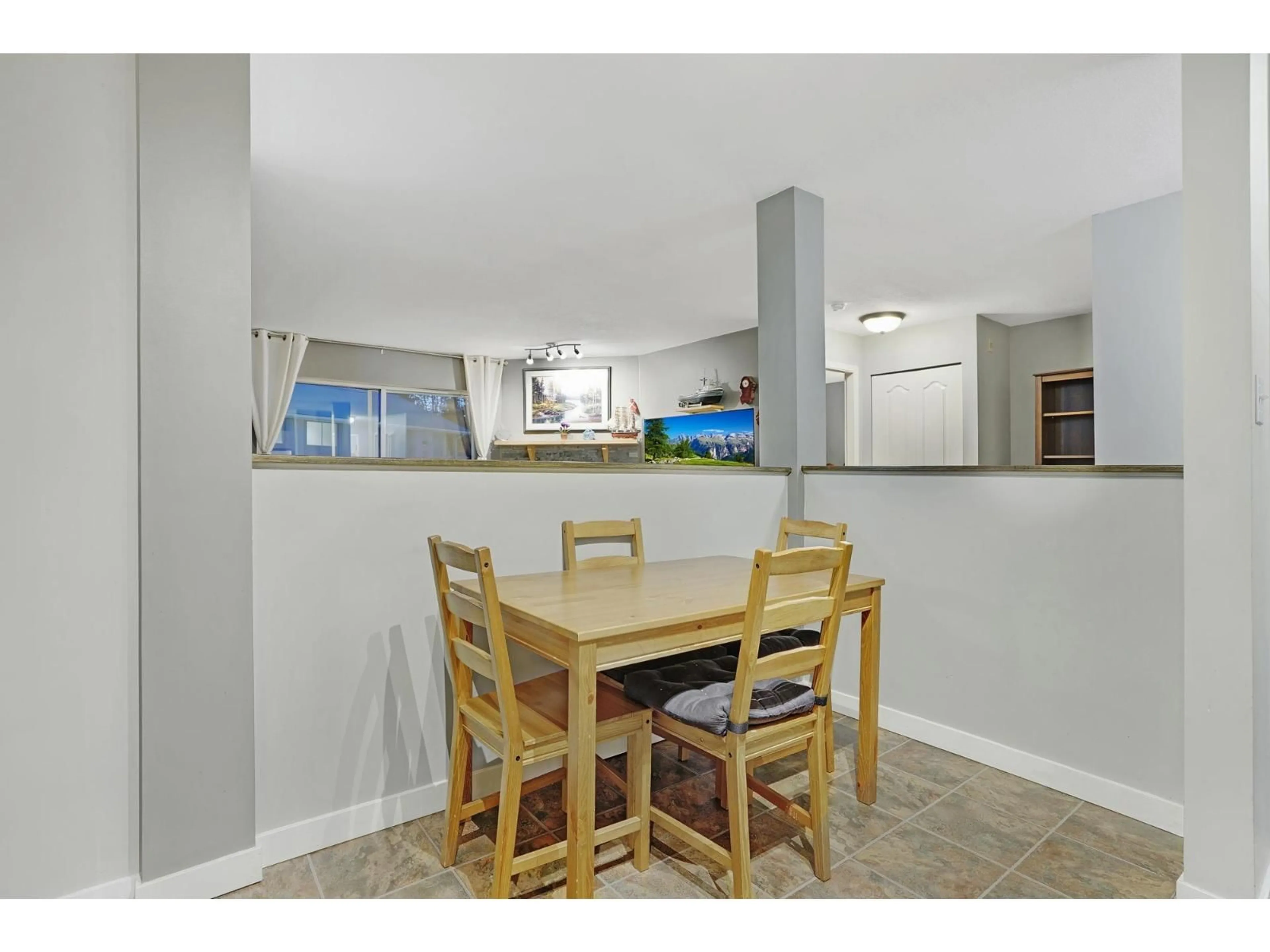 Open concept kitchen, unknown for 316 - 33175 OLD YALE, Abbotsford British Columbia V2S2J4