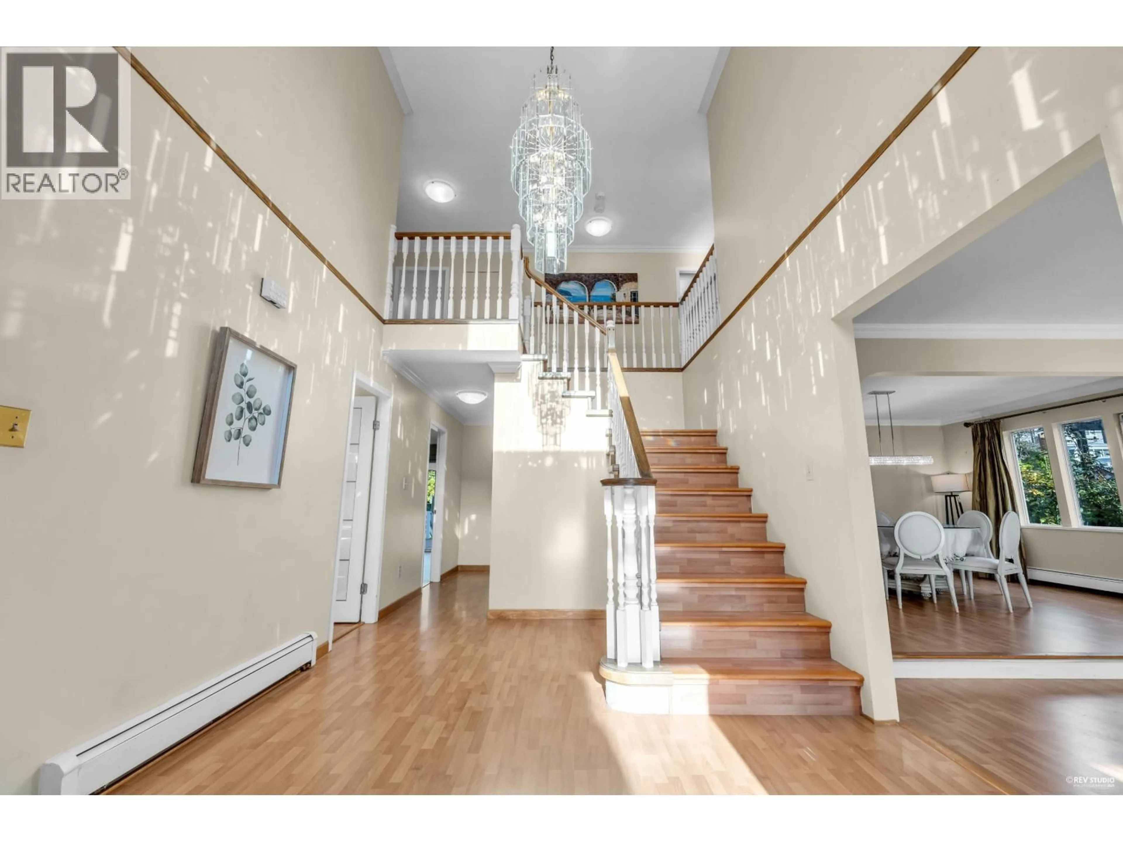 Indoor foyer for 3979 33RD AVENUE, Vancouver British Columbia V6N2H7