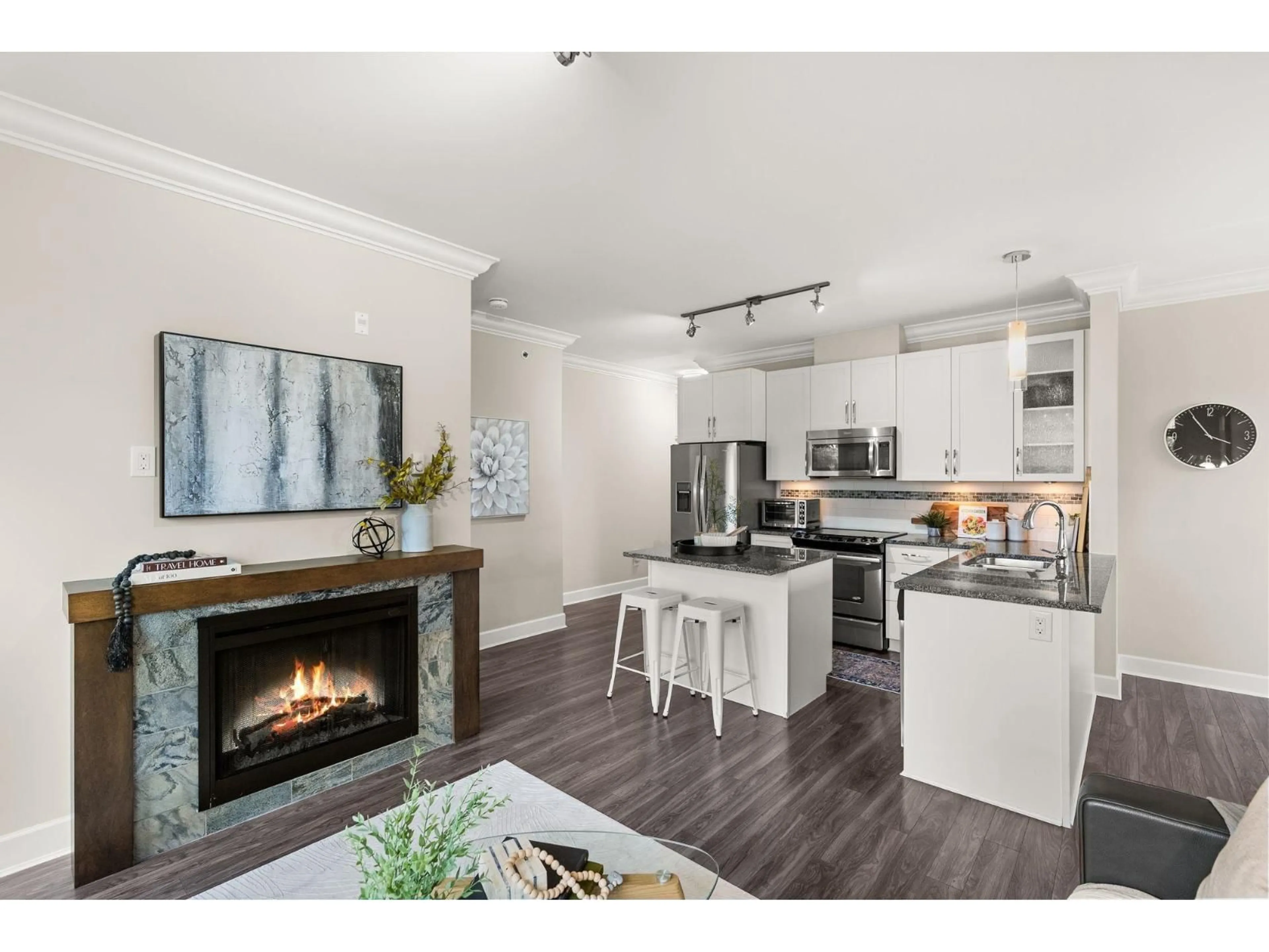 Open concept kitchen, wood/laminate floor for 319 - 20861 83 AVENUE, Langley British Columbia V2Y2C4