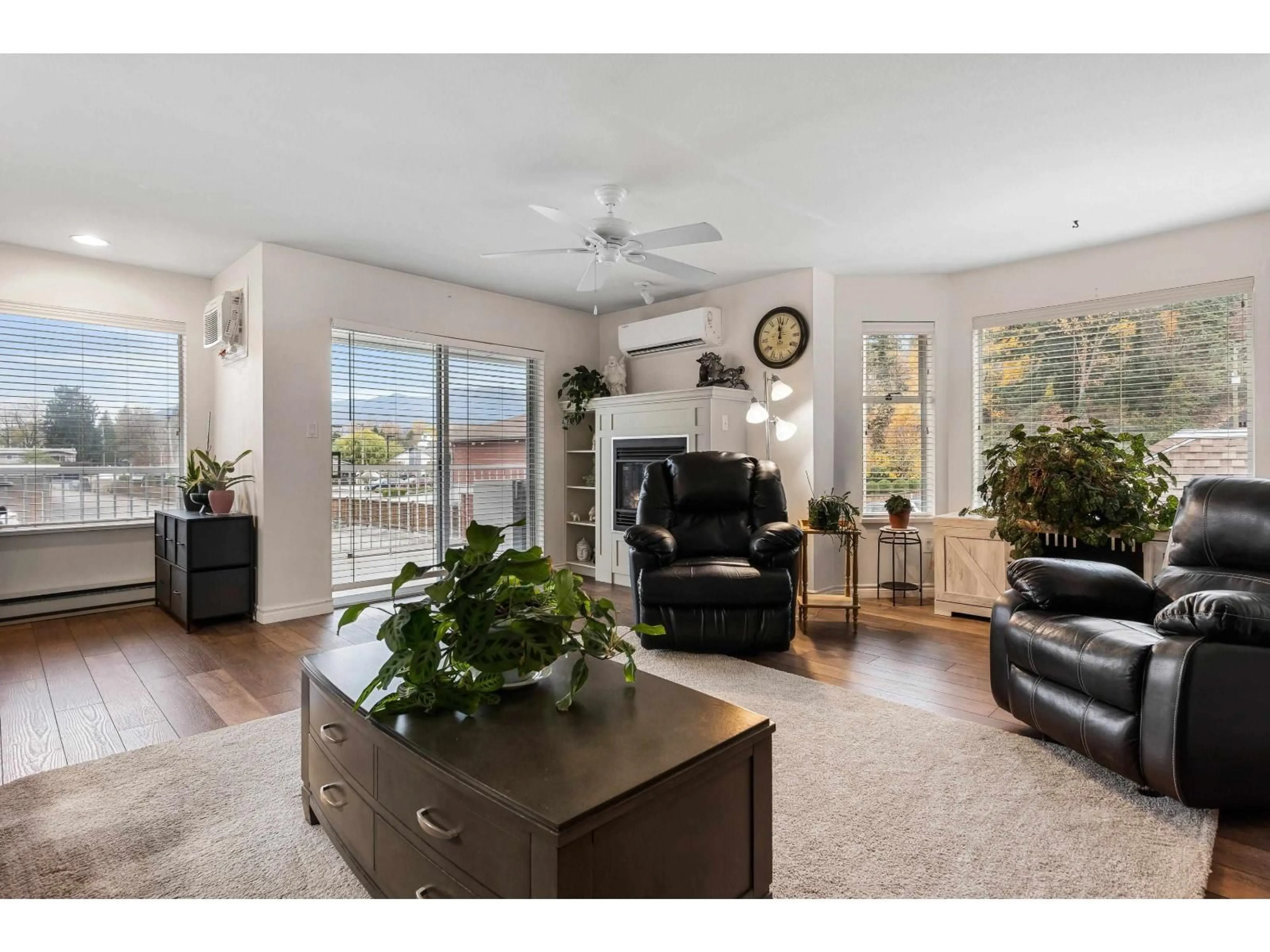 Living room with furniture, unknown for 201 - 46966 YALE ROAD, Chilliwack British Columbia V2P2S7