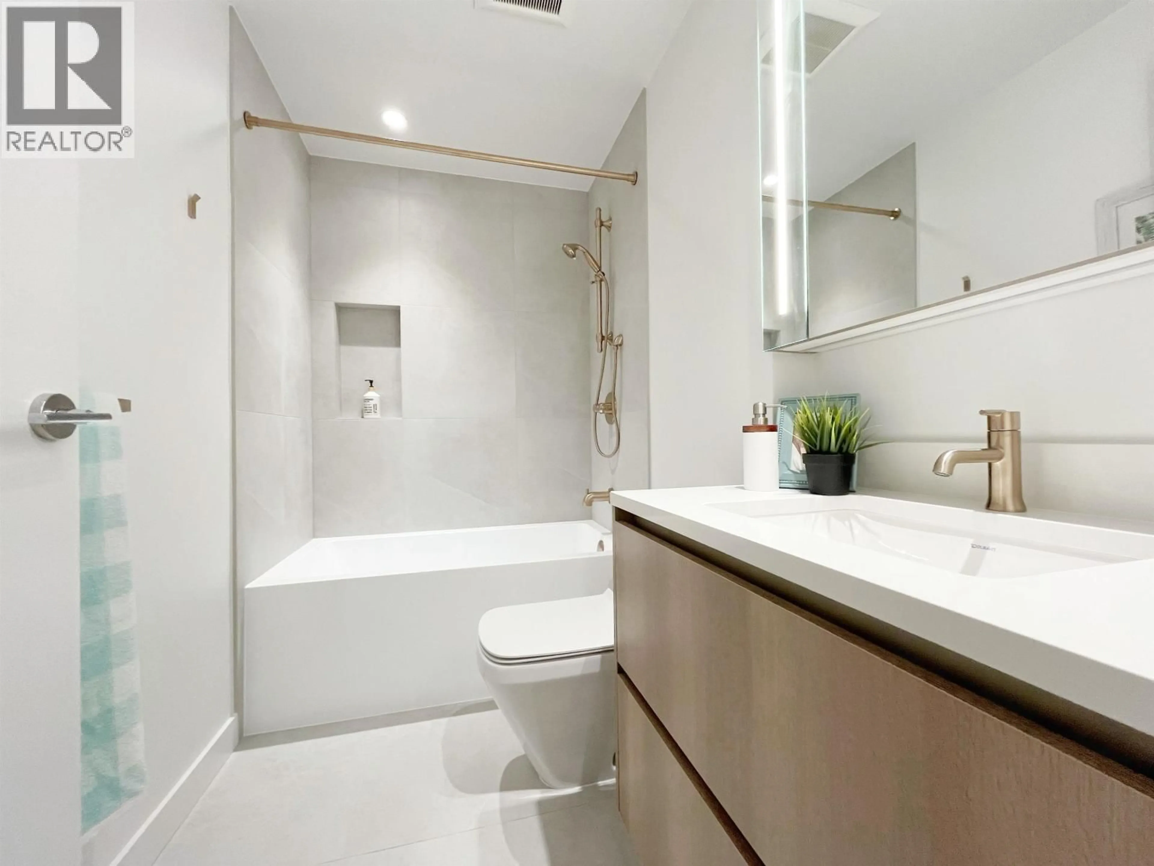 Contemporary bathroom, ceramic/tile floor for 2103 - 720 FARROW STREET, Coquitlam British Columbia V3J0P3