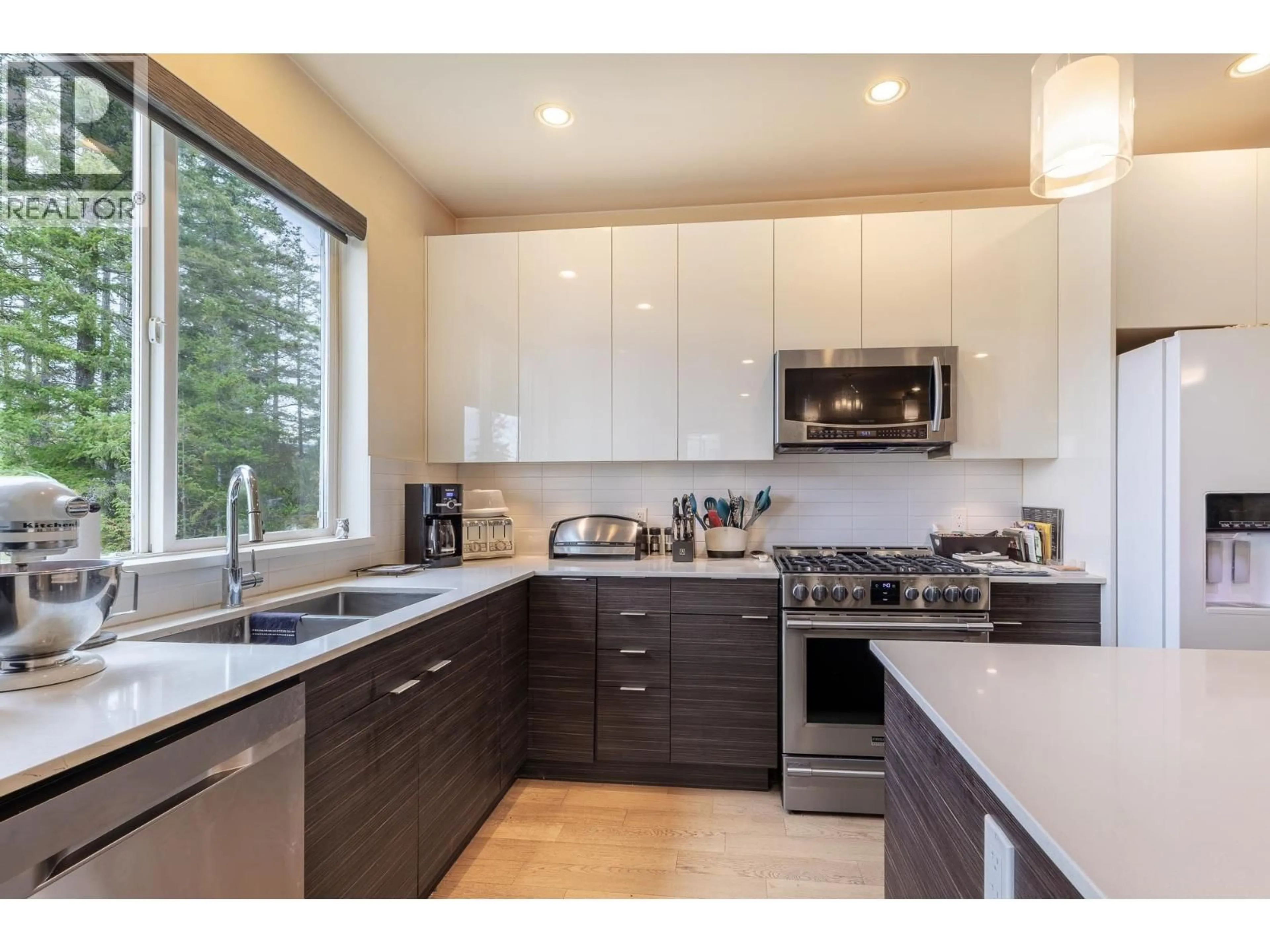 Open concept kitchen, unknown for 101 - 5782 MARINE WAY, Sechelt British Columbia V7Z0L8