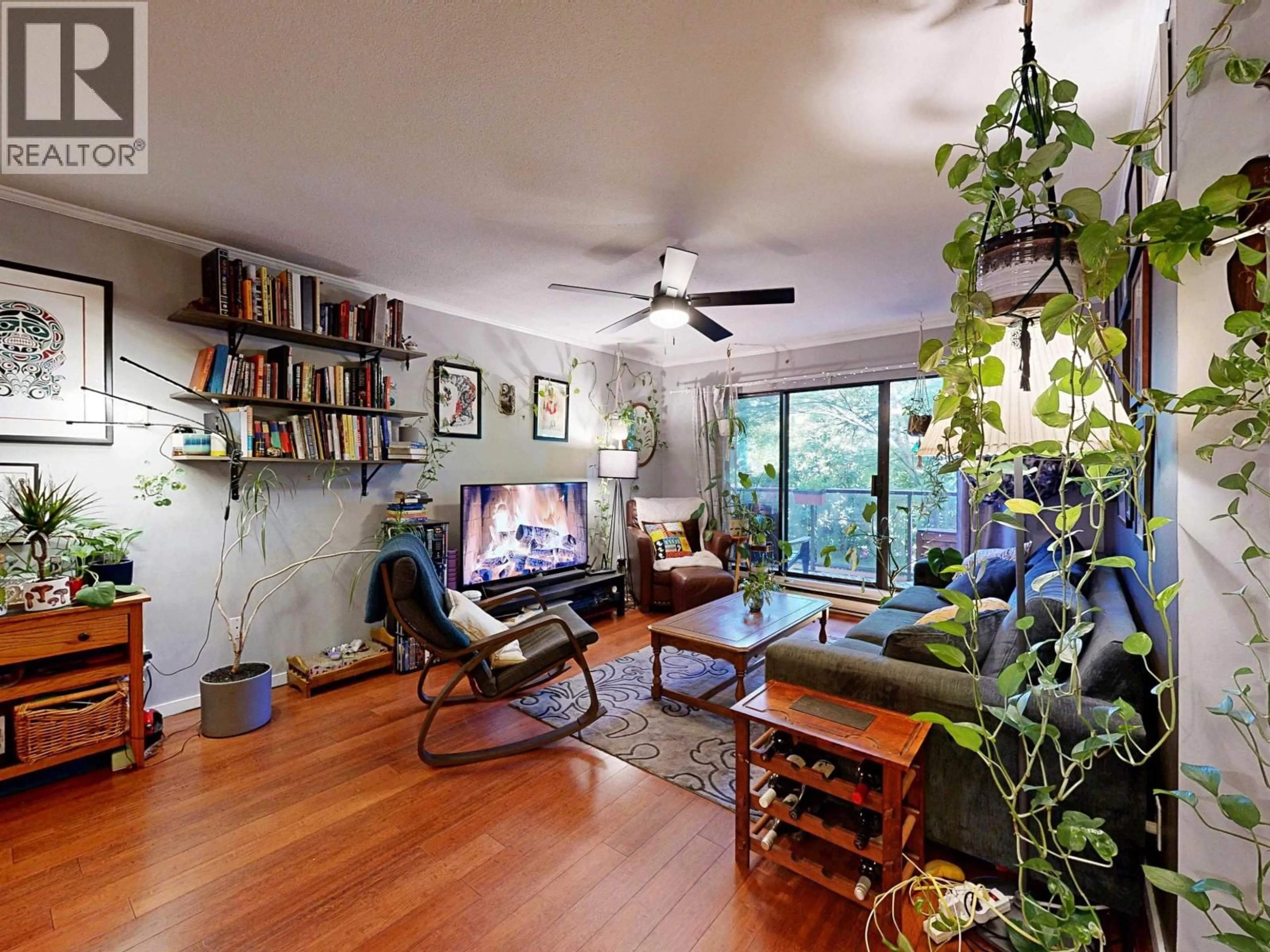 Living room with furniture, unknown for 201 - 2222 PRINCE EDWARD STREET, Vancouver British Columbia V5T4M6