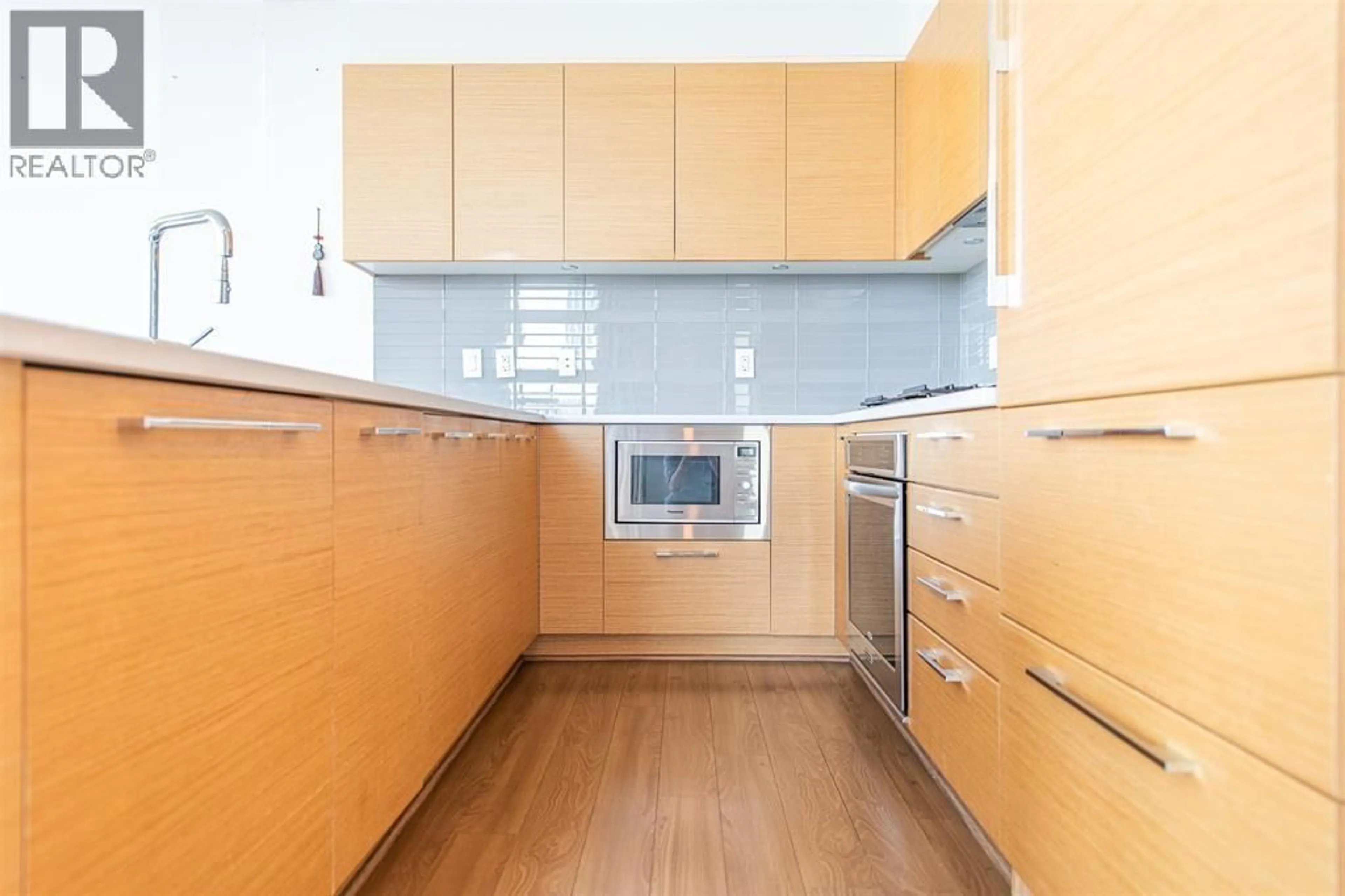 Standard kitchen, unknown for 3701 - 6658 DOW AVENUE, Burnaby British Columbia V5H0C7