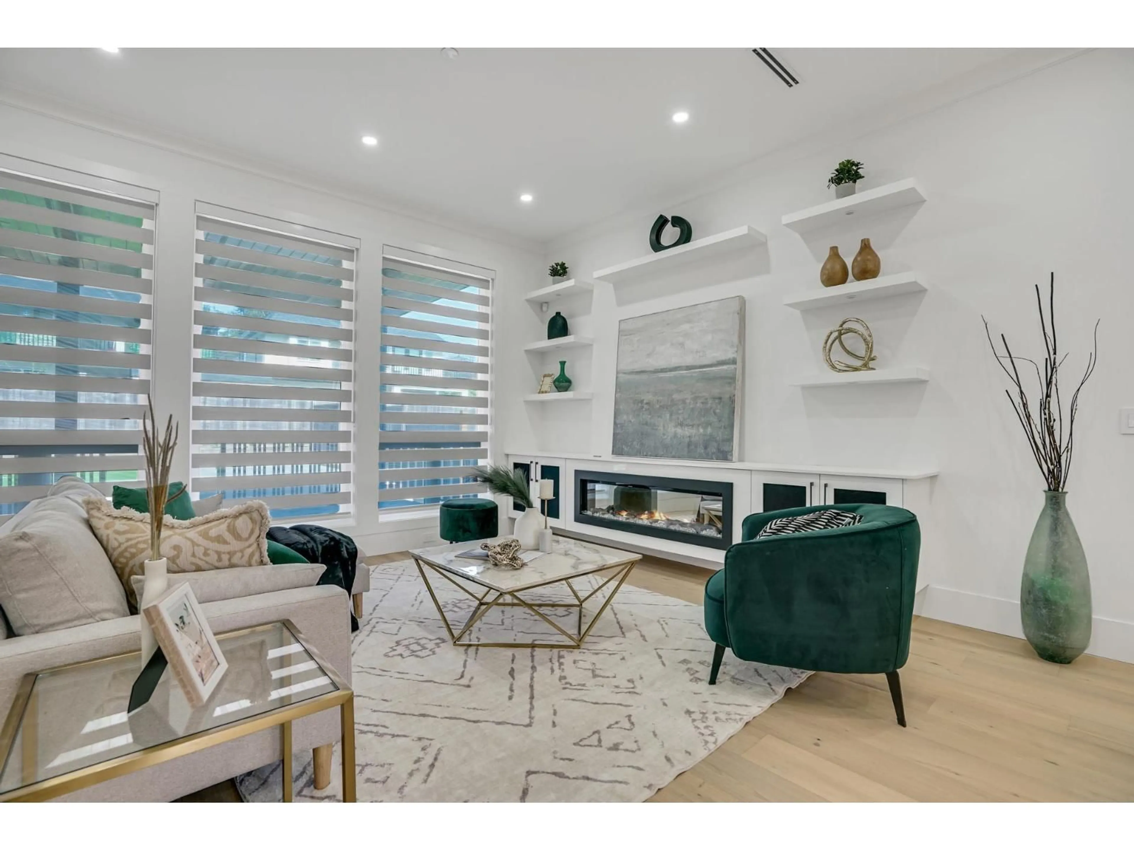 Living room with furniture, unknown for 15919 RUSSELL, White Rock British Columbia V4B2S6