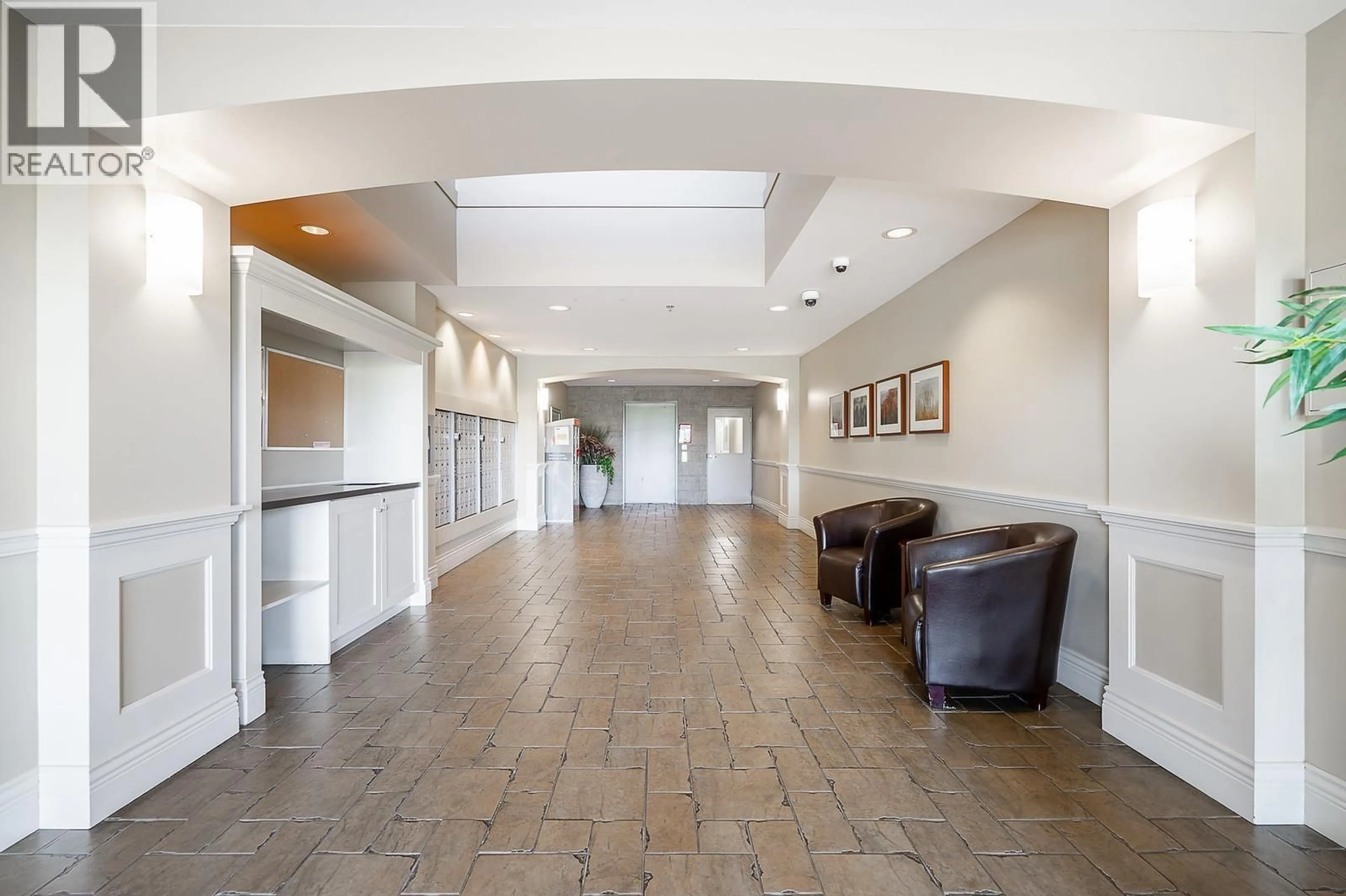 Indoor foyer for 123 - 19673 MEADOW GARDENS WAY, Pitt Meadows British Columbia V3Y0A1