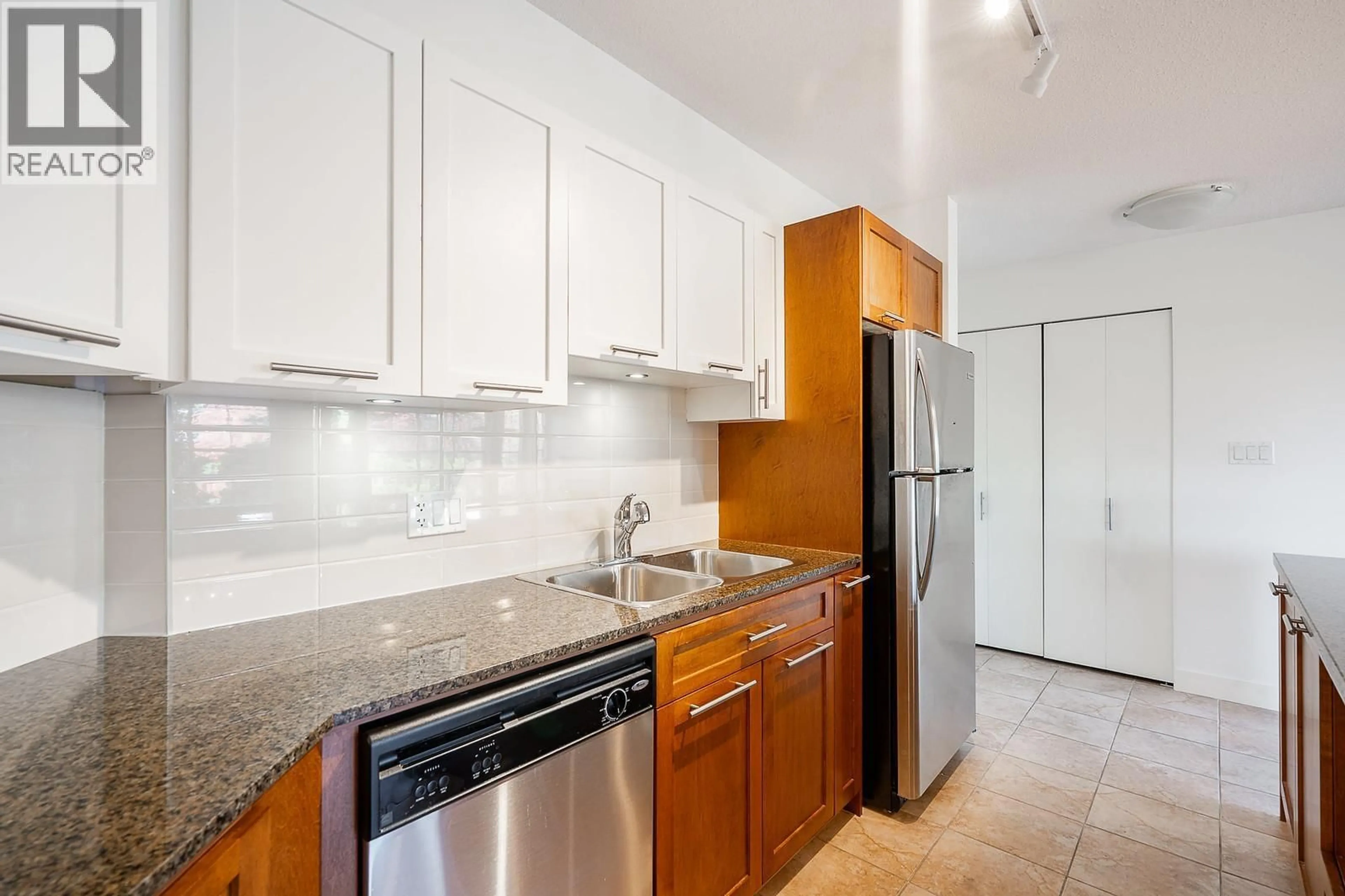 Standard kitchen, ceramic/tile floor for 123 - 19673 MEADOW GARDENS WAY, Pitt Meadows British Columbia V3Y0A1