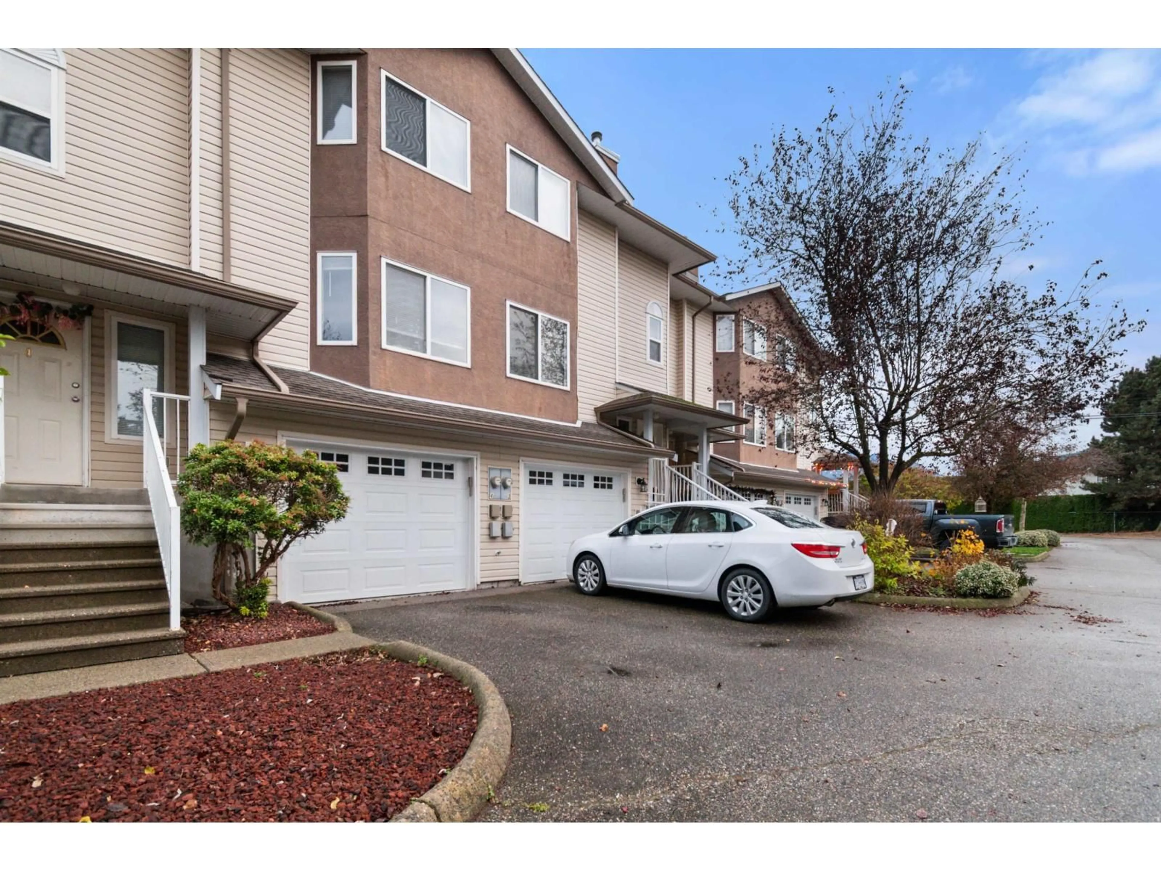 Unknown for 4 - 46375 CESSNA DRIVE, Chilliwack British Columbia V2P1A7