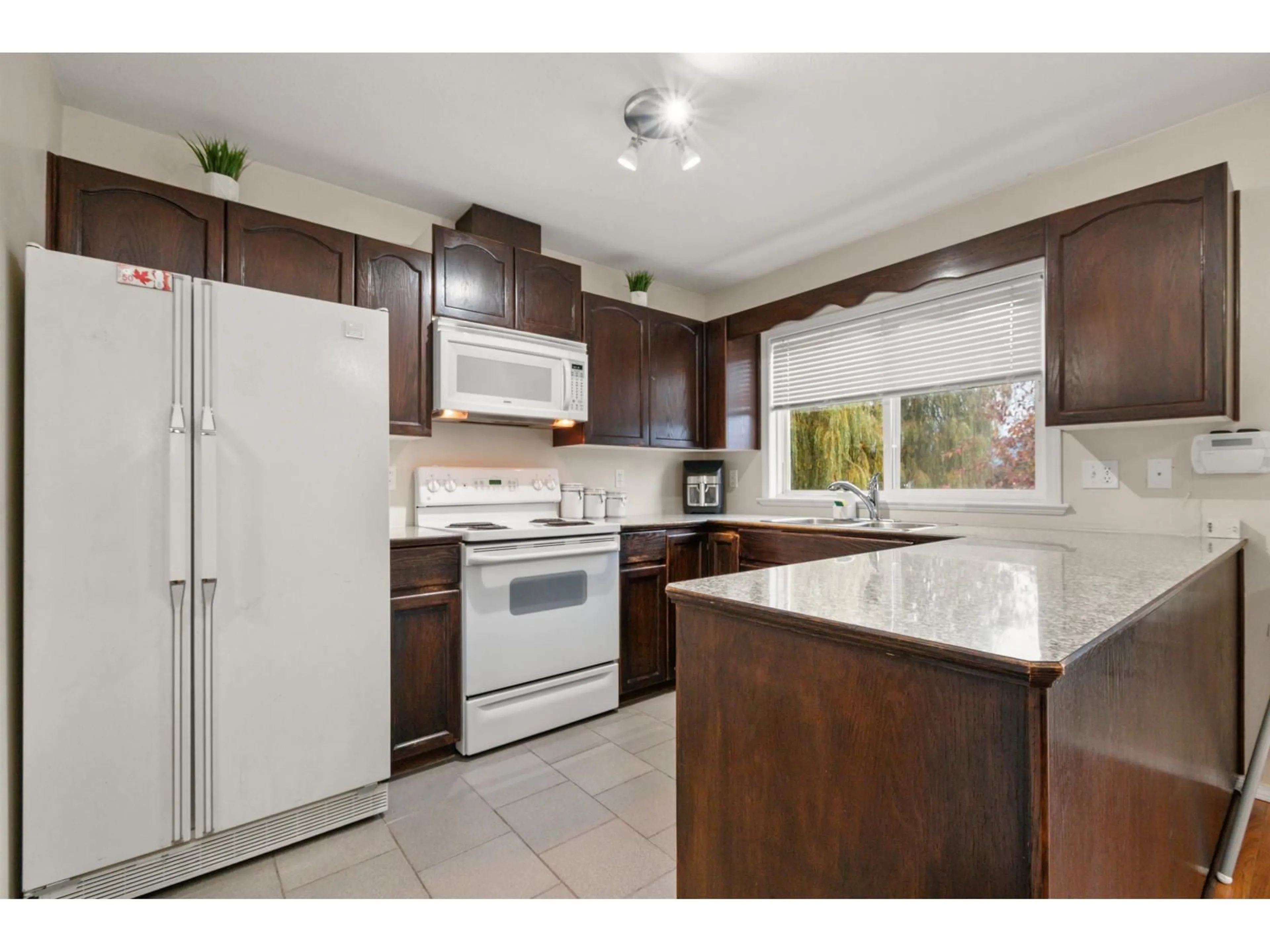 Standard kitchen, ceramic/tile floor for 4 - 46375 CESSNA DRIVE, Chilliwack British Columbia V2P1A7