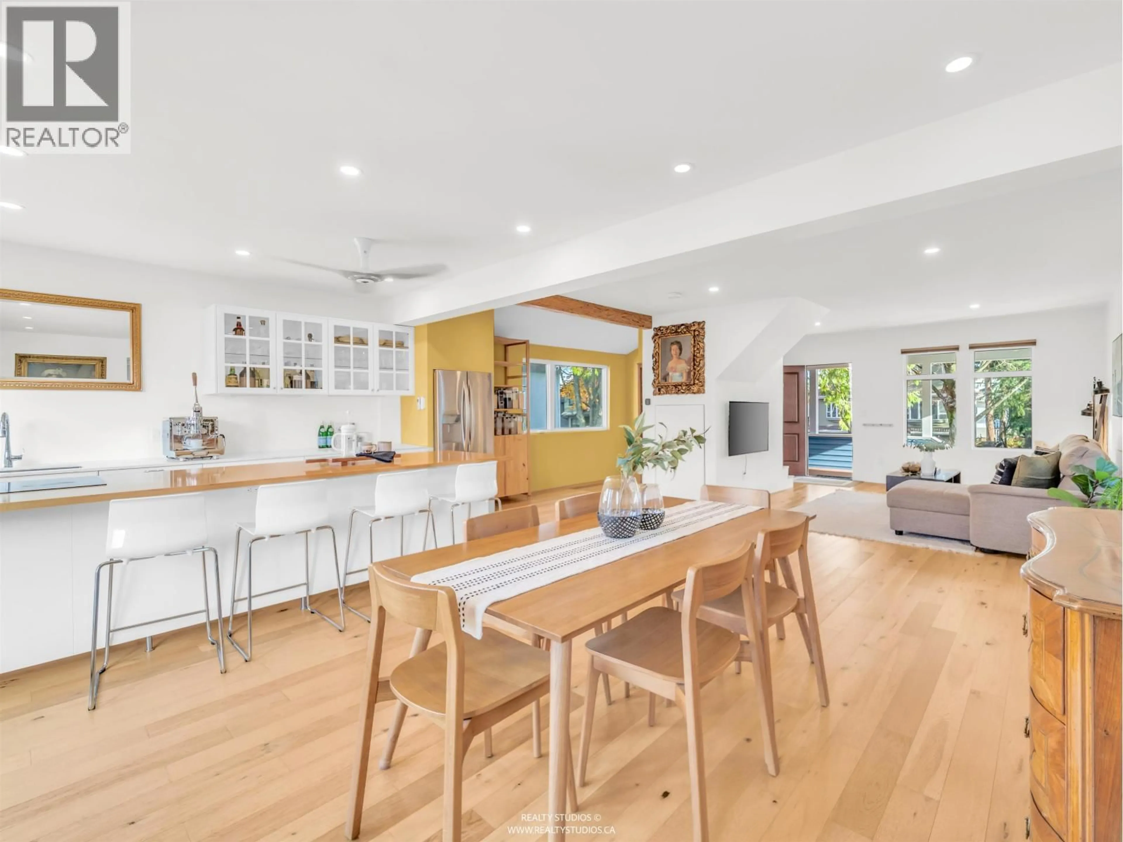 Open concept kitchen, wood/laminate floor for 4379 WELWYN STREET, Vancouver British Columbia V5N3Z3