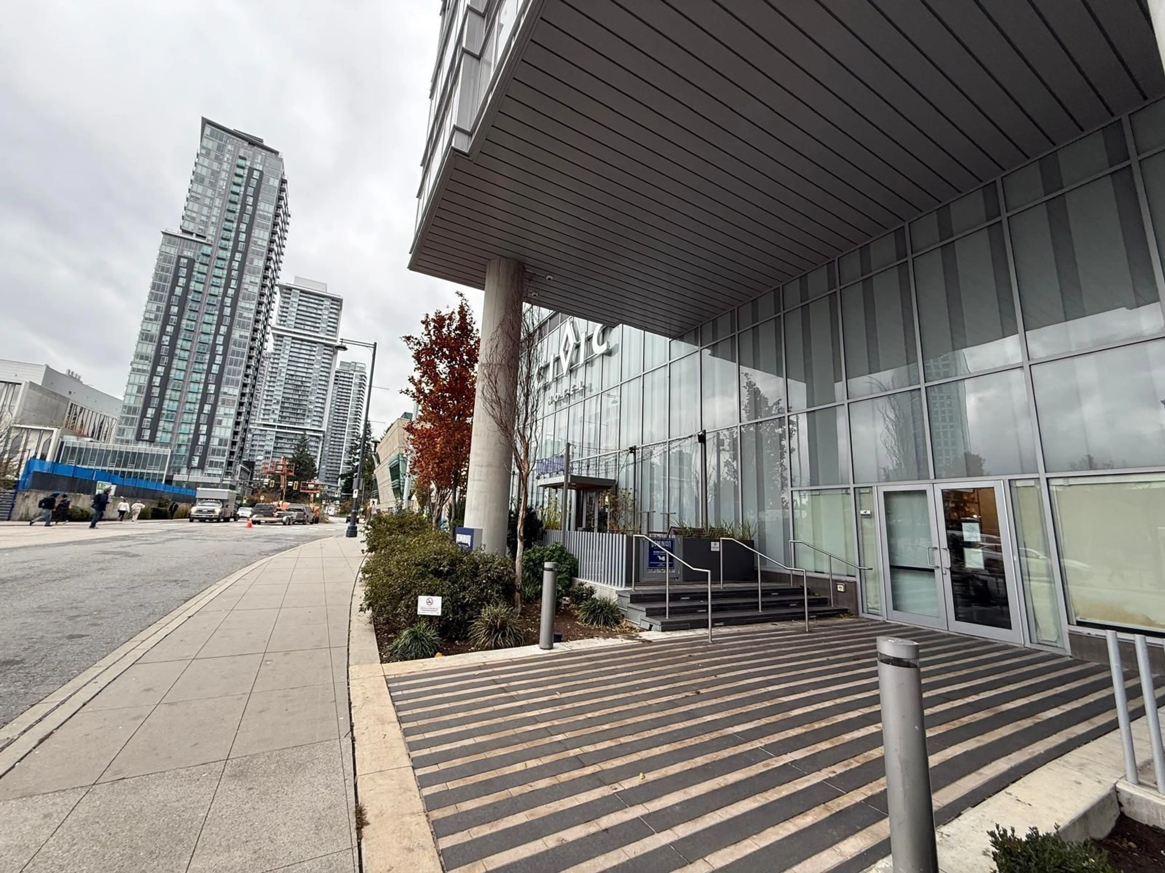 Indoor foyer for 4908 - 13495 CENTRAL AVENUE, Surrey British Columbia V3T0K2