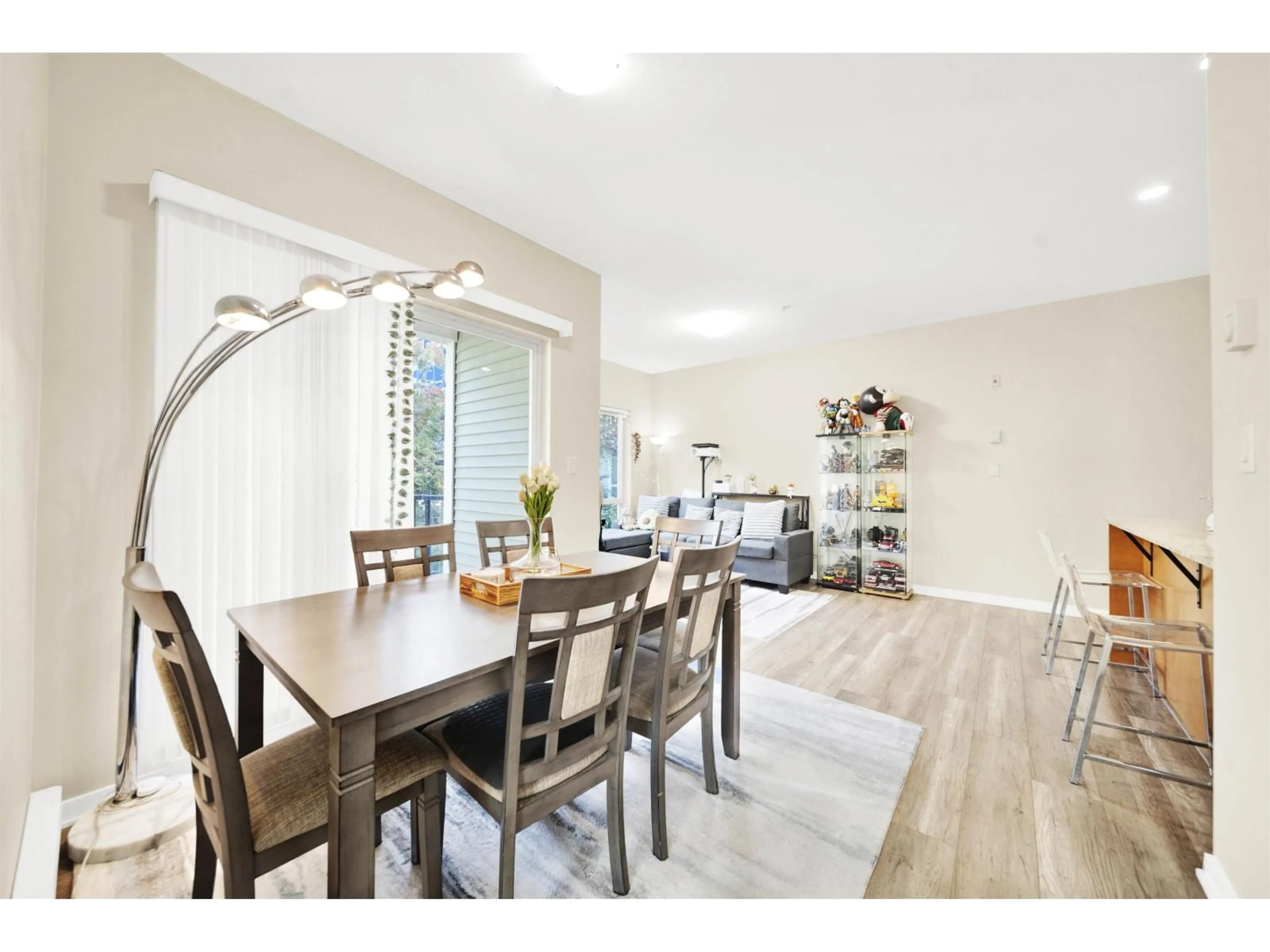 Dining room, wood/laminate floor for 309 - 13789 107A AVENUE, Surrey British Columbia V3T0B8