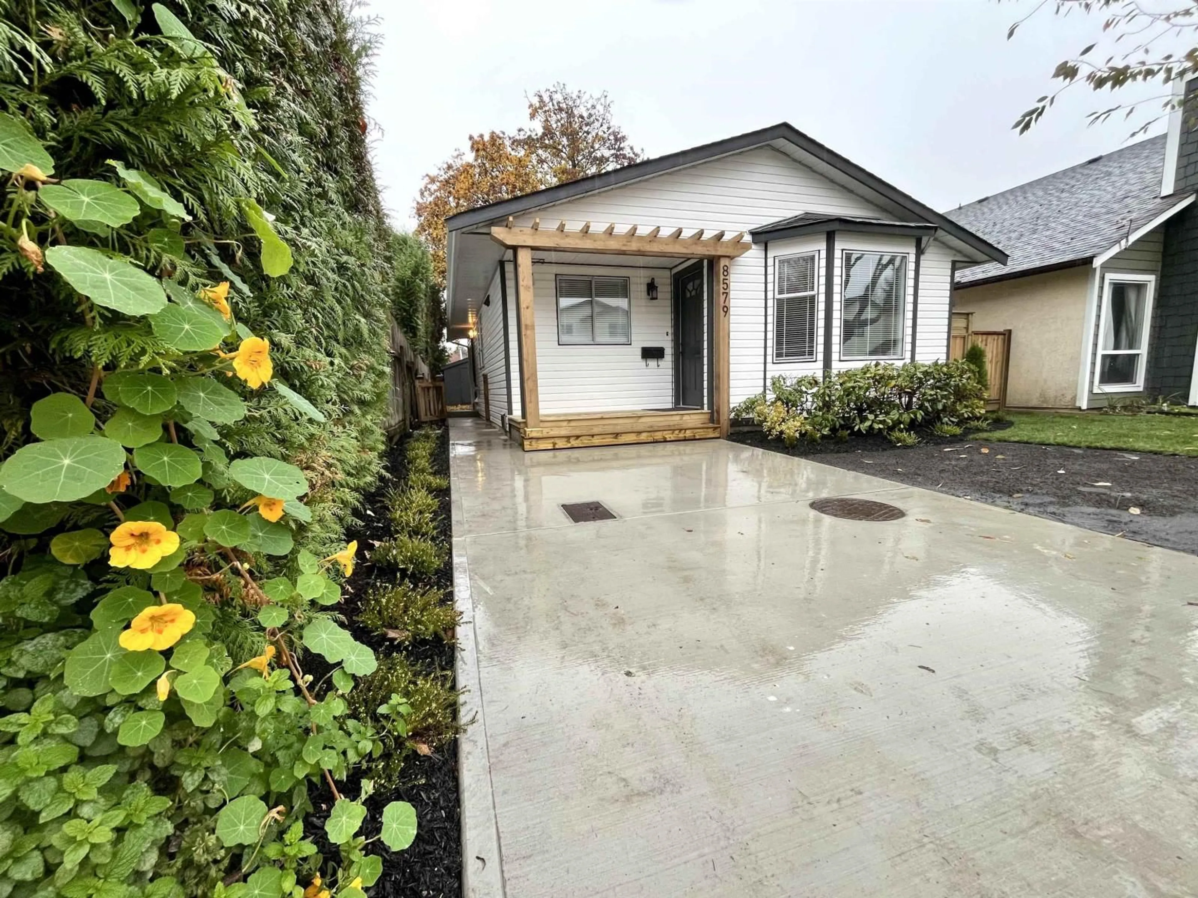 A pic from outside/outdoor area/front of a property/back of a property/a pic from drone, street for 8579 MCCUTCHEON AVENUE, Chilliwack British Columbia V2P7L3