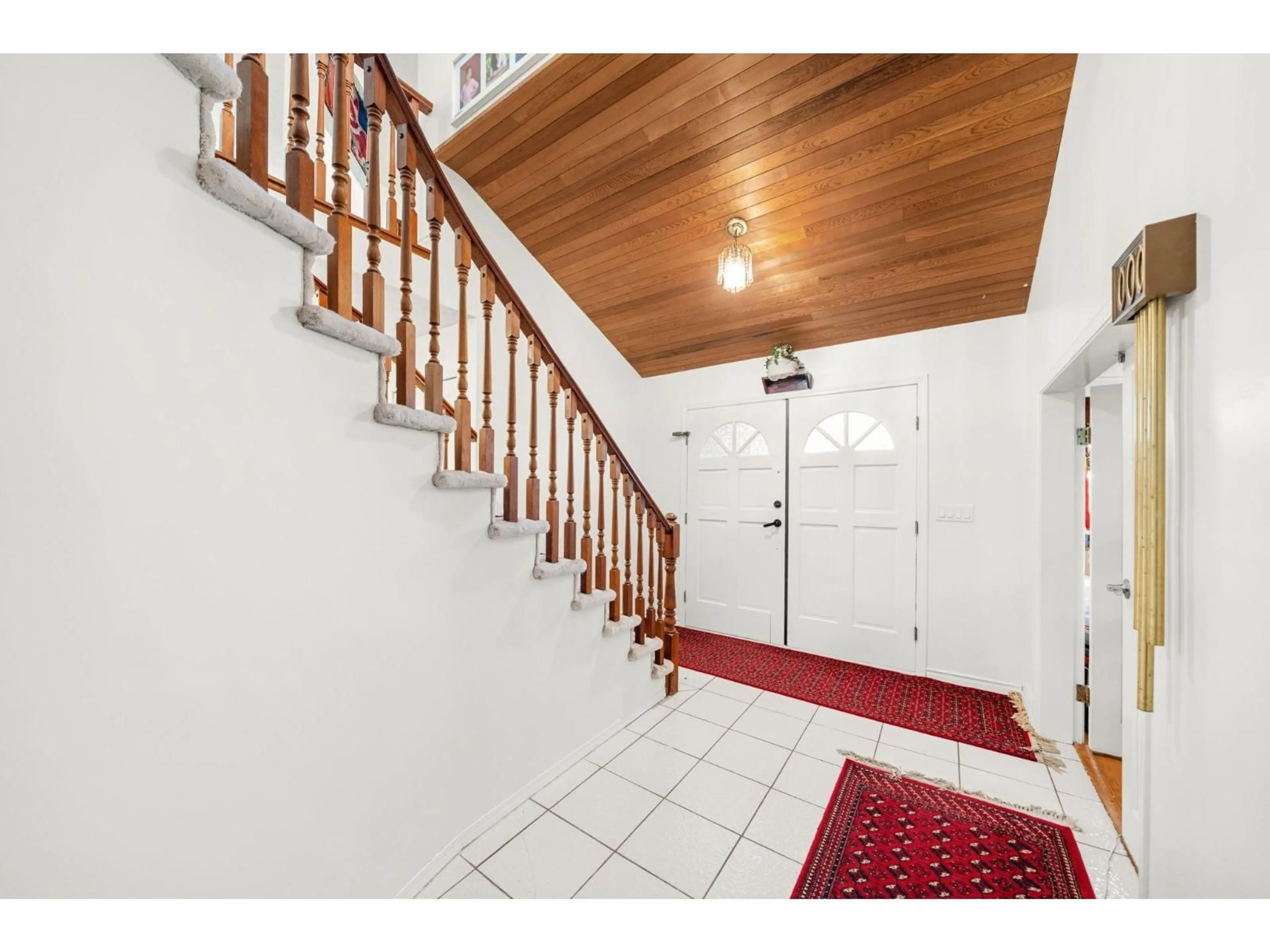 Indoor entryway for 15104 85A, Surrey British Columbia V3S6A5