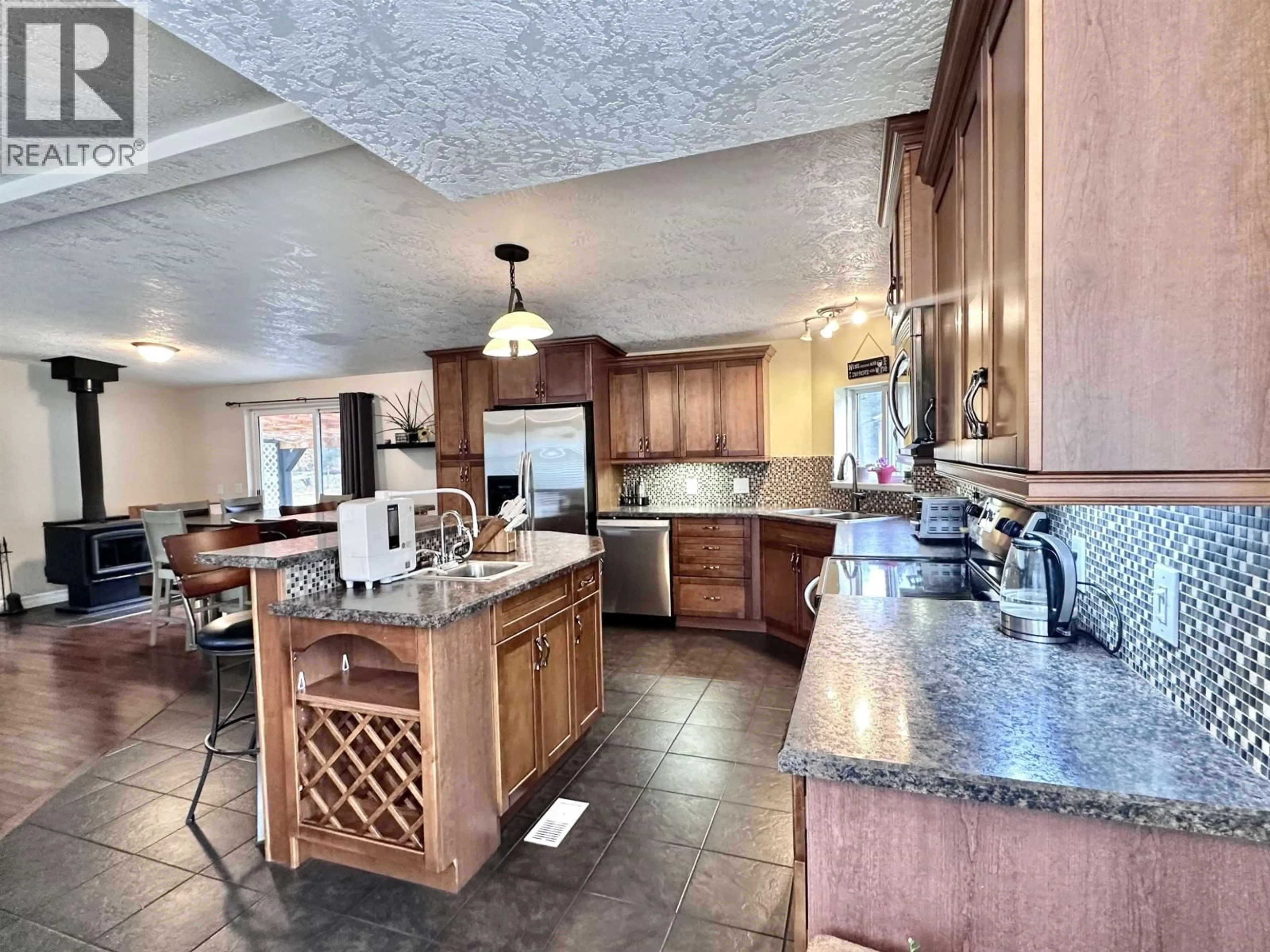 Open concept kitchen, ceramic/tile floor for 820 BEAVEN CRESCENT, Valemount British Columbia V0E2Z0