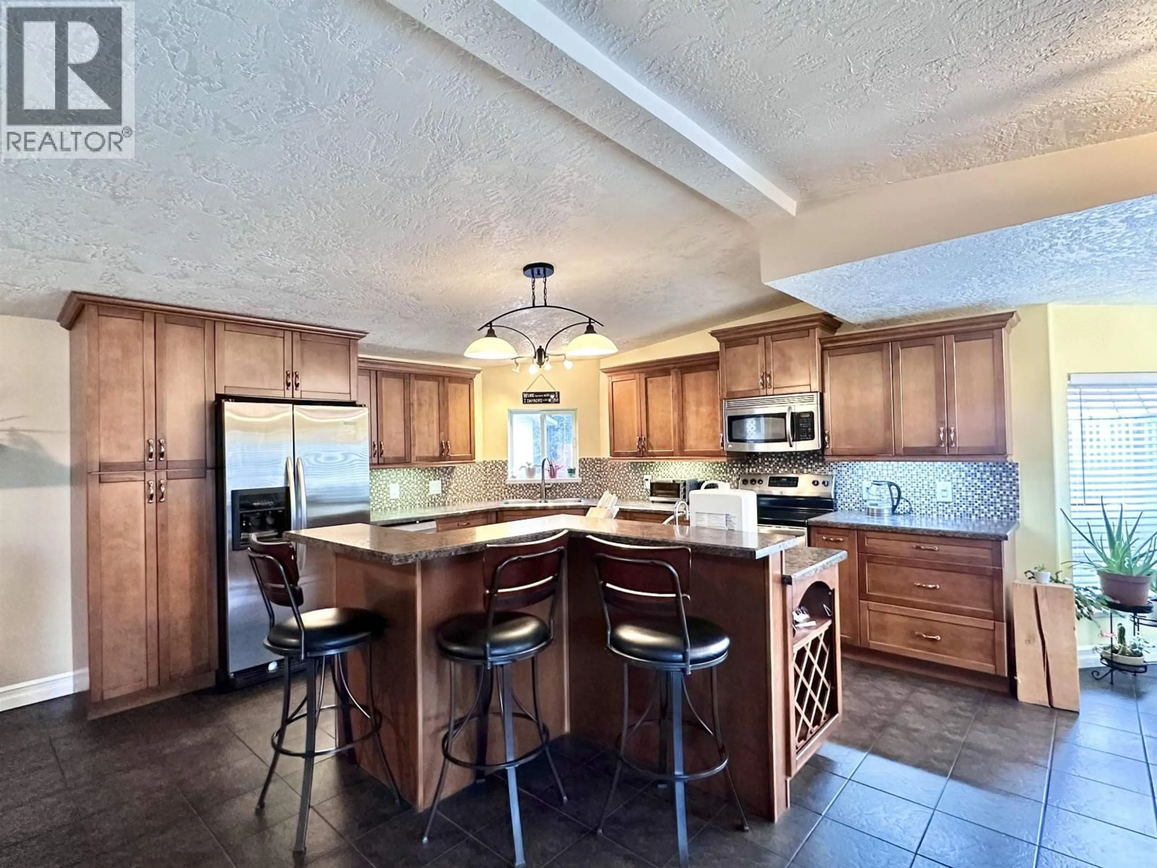 Open concept kitchen, ceramic/tile floor for 820 BEAVEN CRESCENT, Valemount British Columbia V0E2Z0