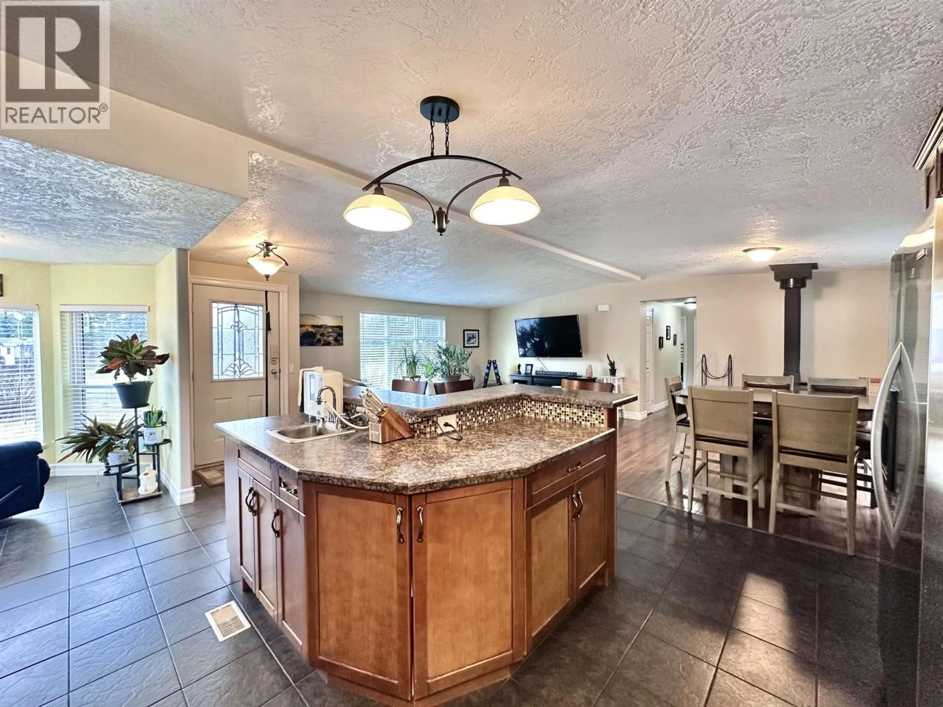Open concept kitchen, ceramic/tile floor for 820 BEAVEN CRESCENT, Valemount British Columbia V0E2Z0