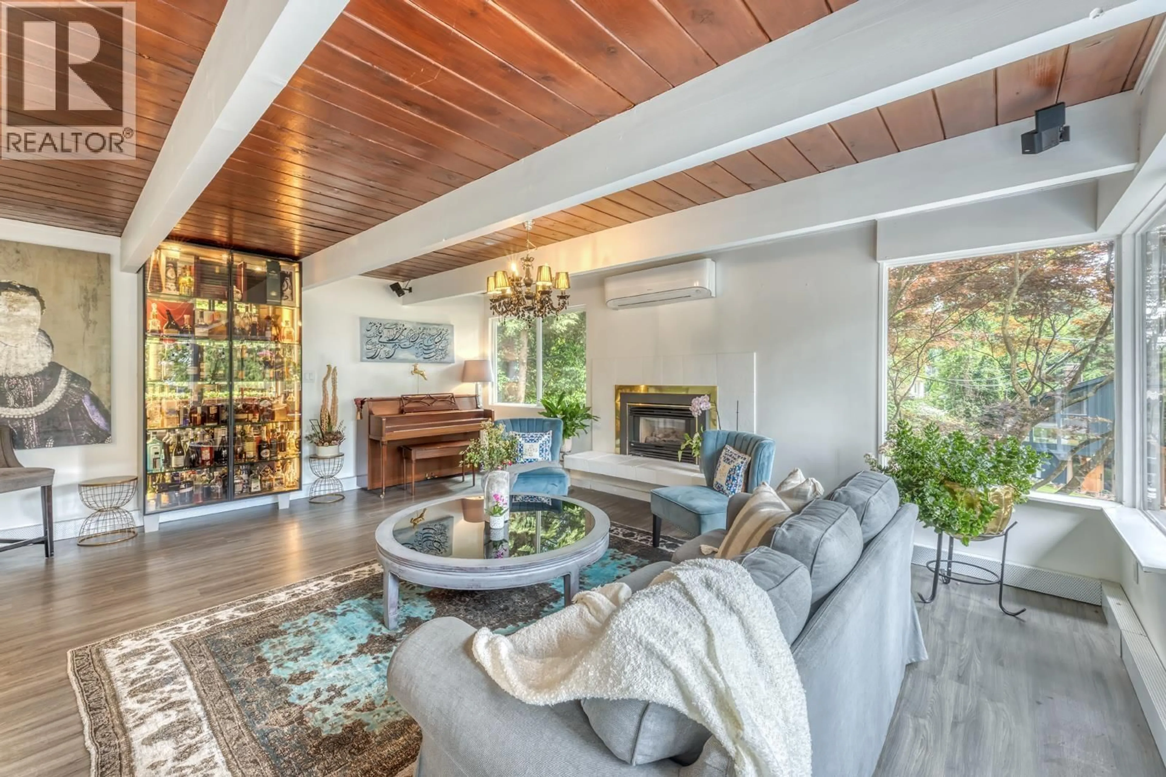 Living room with furniture, unknown for 466 KINGS ROAD, North Vancouver British Columbia V7N1H9