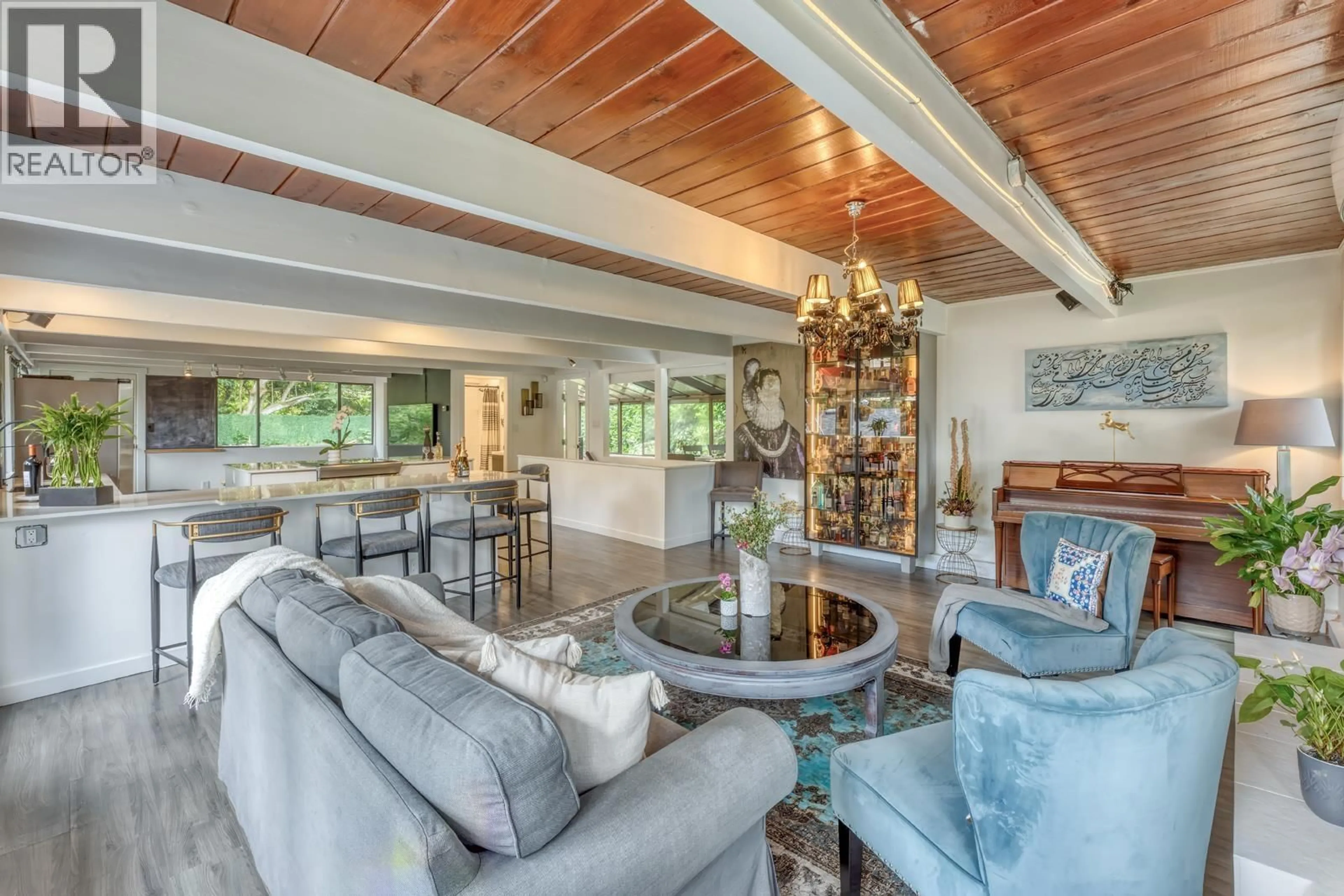 Living room with furniture, unknown for 466 KINGS ROAD, North Vancouver British Columbia V7N1H9