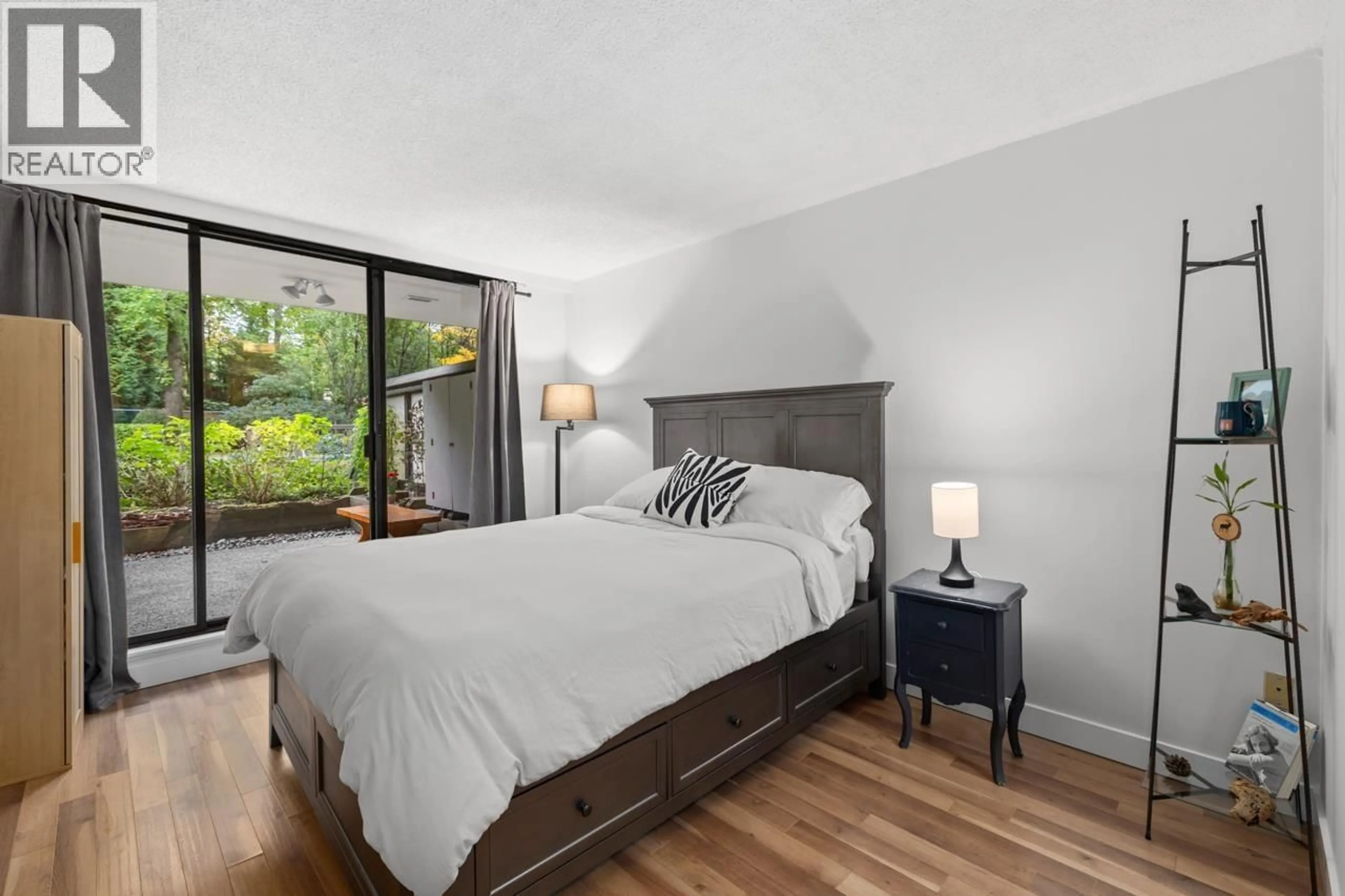 Bedroom with bed, unknown for 202 - 2041 BELLWOOD AVENUE, Burnaby British Columbia V5B4V5