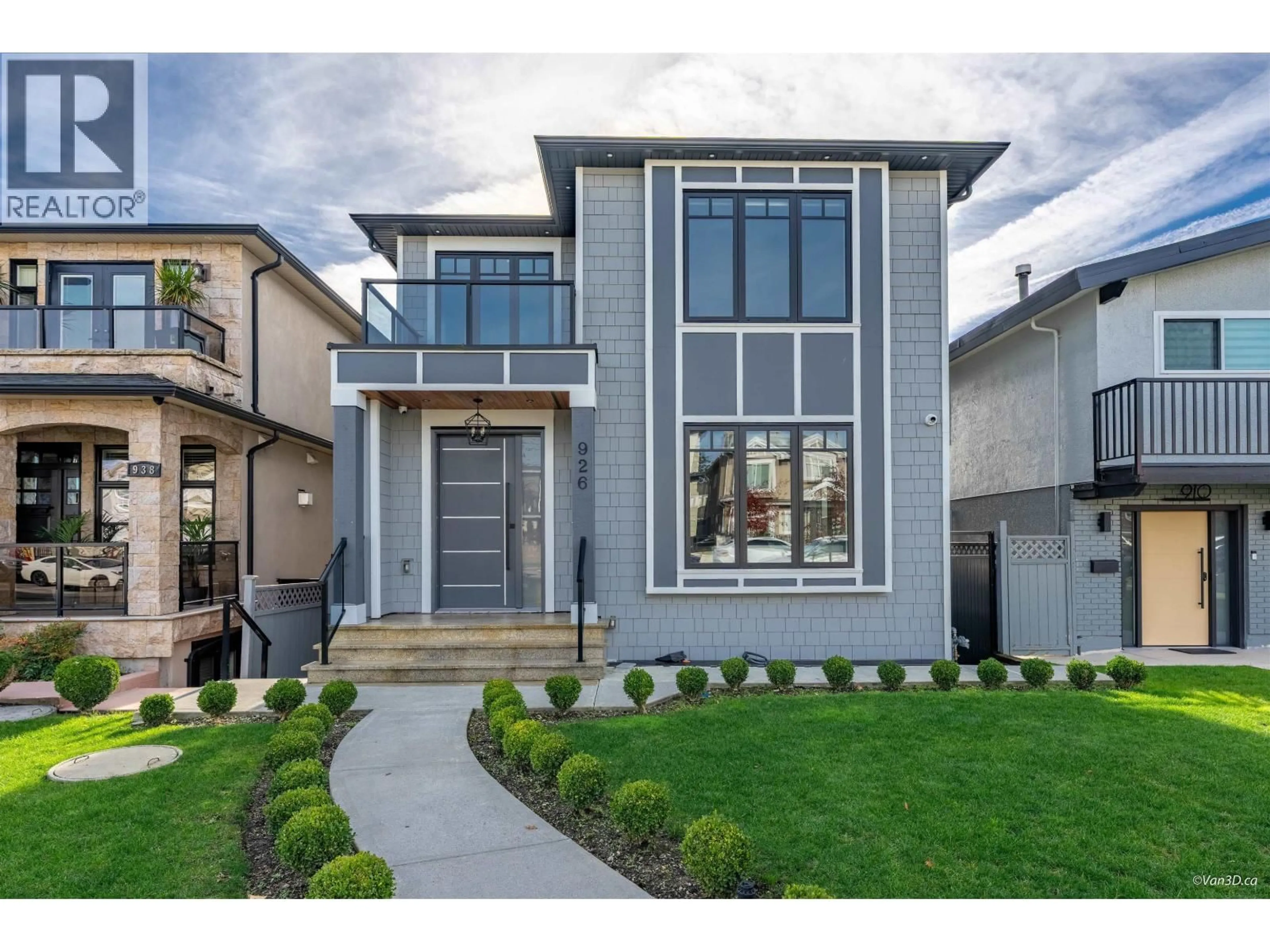 Home with vinyl exterior material, street for 926 58TH AVENUE, Vancouver British Columbia V5X1W5