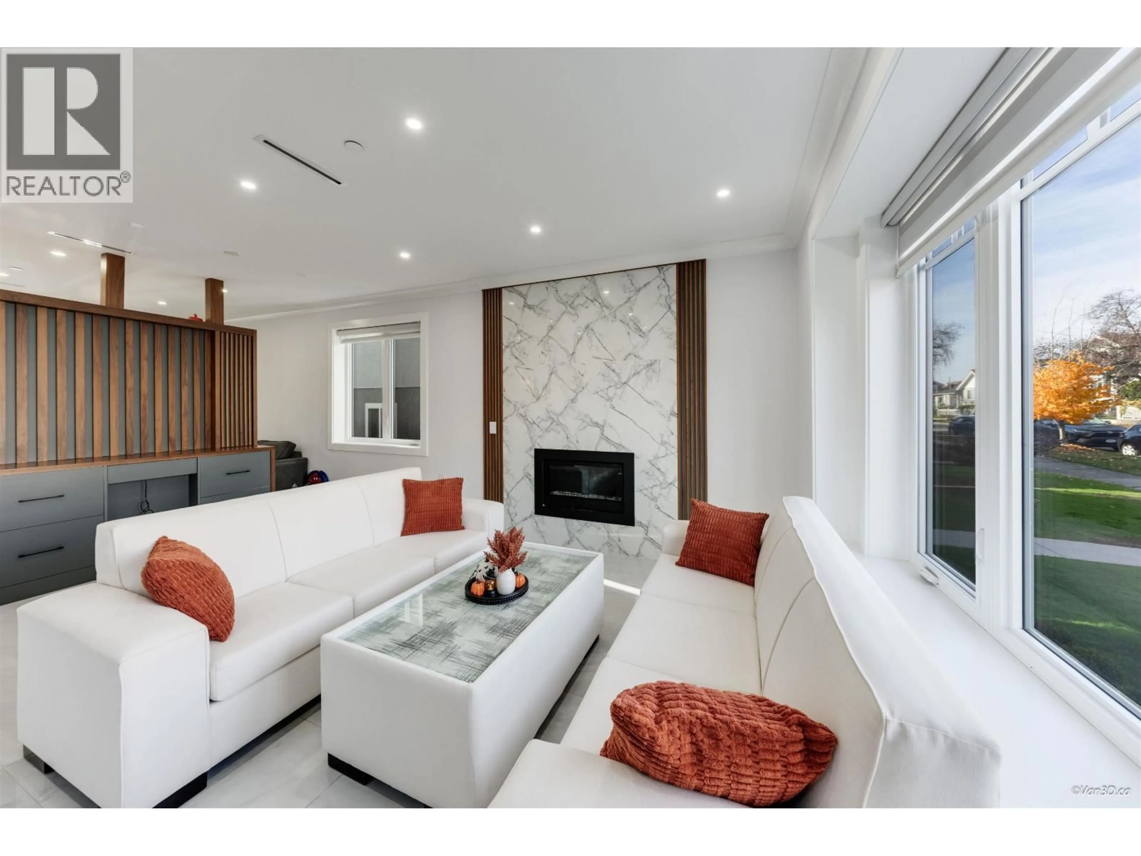 Living room with furniture, ceramic/tile floor for 926 58TH AVENUE, Vancouver British Columbia V5X1W5