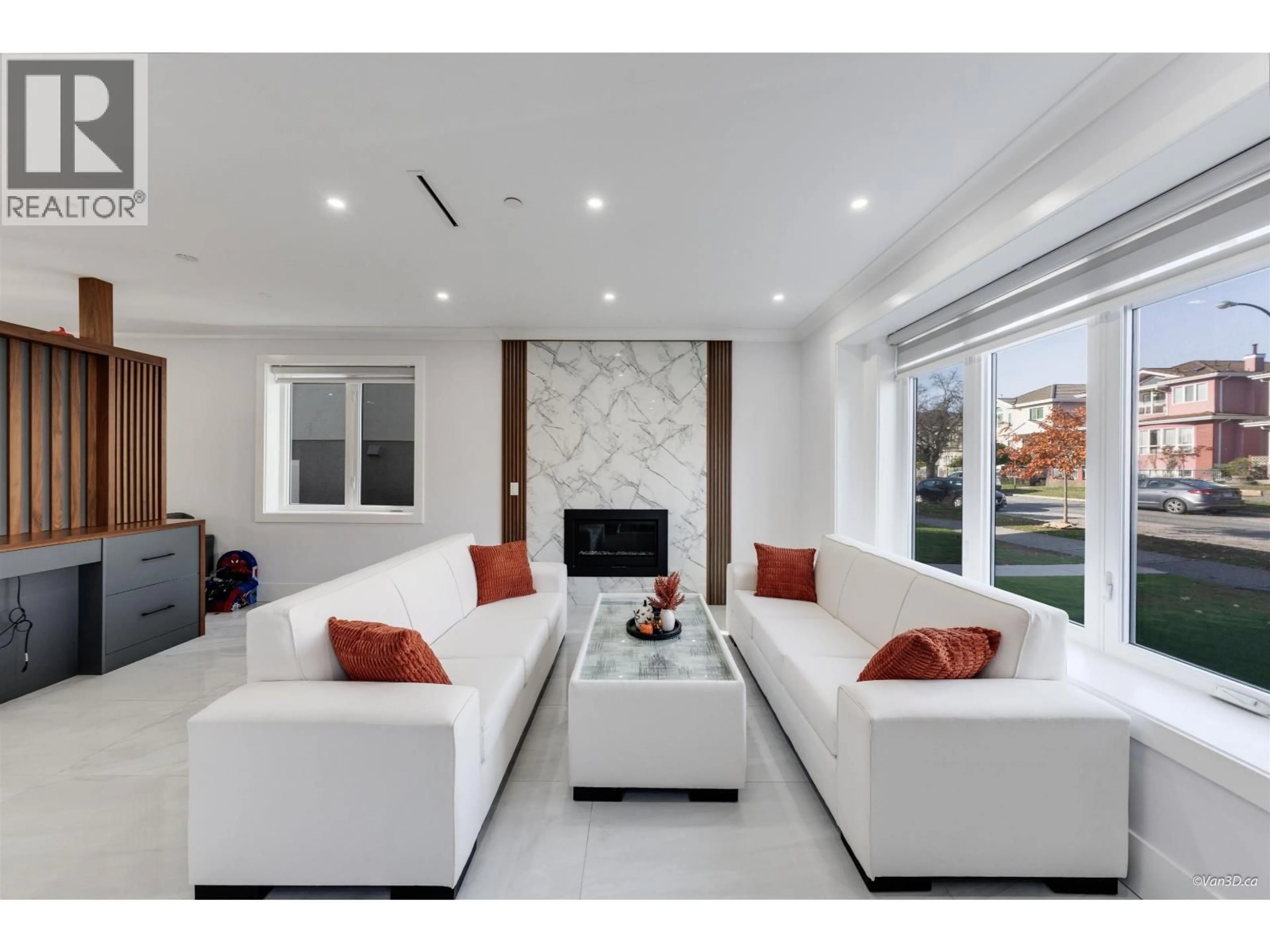 Living room with furniture, ceramic/tile floor for 926 58TH AVENUE, Vancouver British Columbia V5X1W5