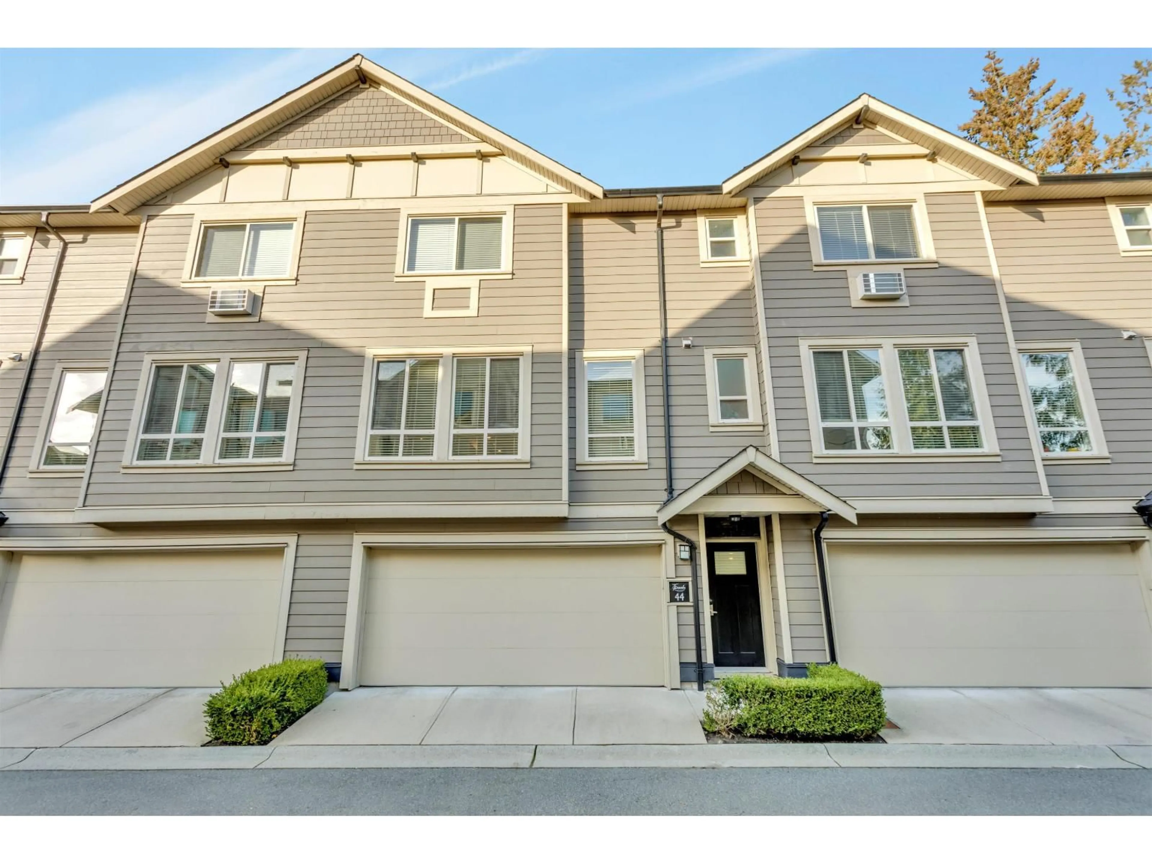 Home with vinyl exterior material, street for 44 - 19913 70, Langley British Columbia V2Y0S9