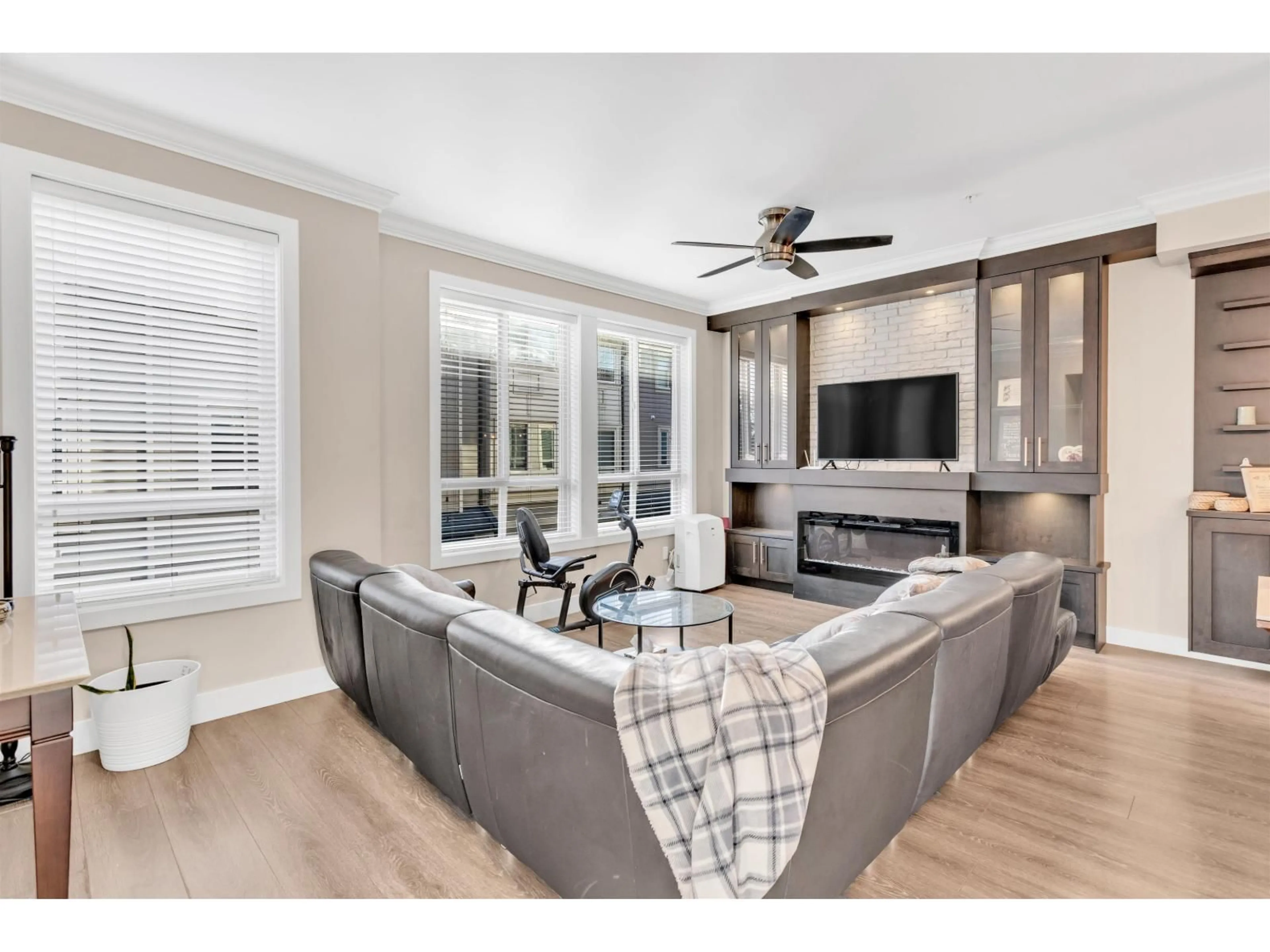 Living room with furniture, unknown for 44 - 19913 70, Langley British Columbia V2Y0S9