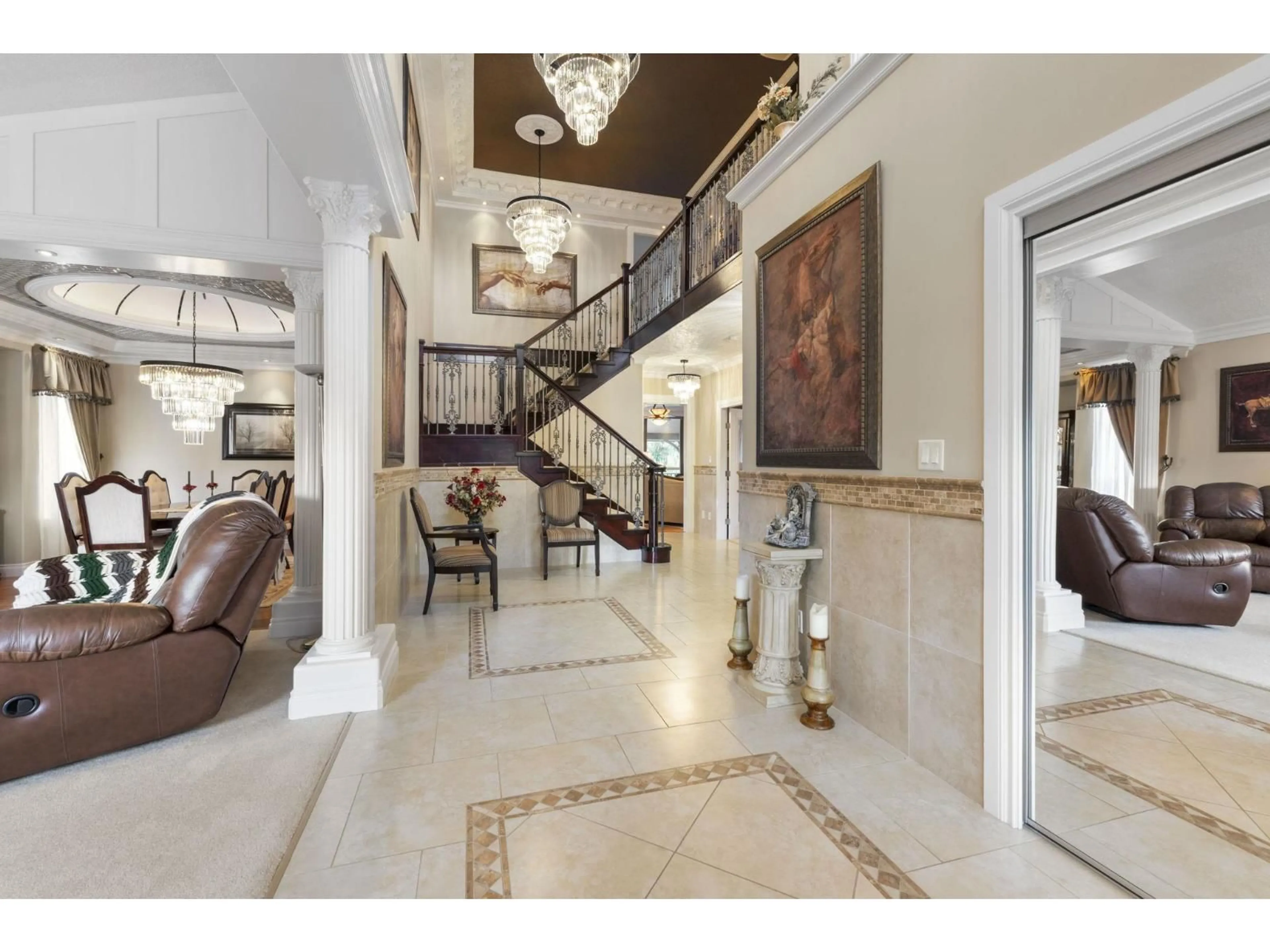 Indoor foyer for 44414 MCLAREN DRIVE, Chilliwack British Columbia V2R0A3