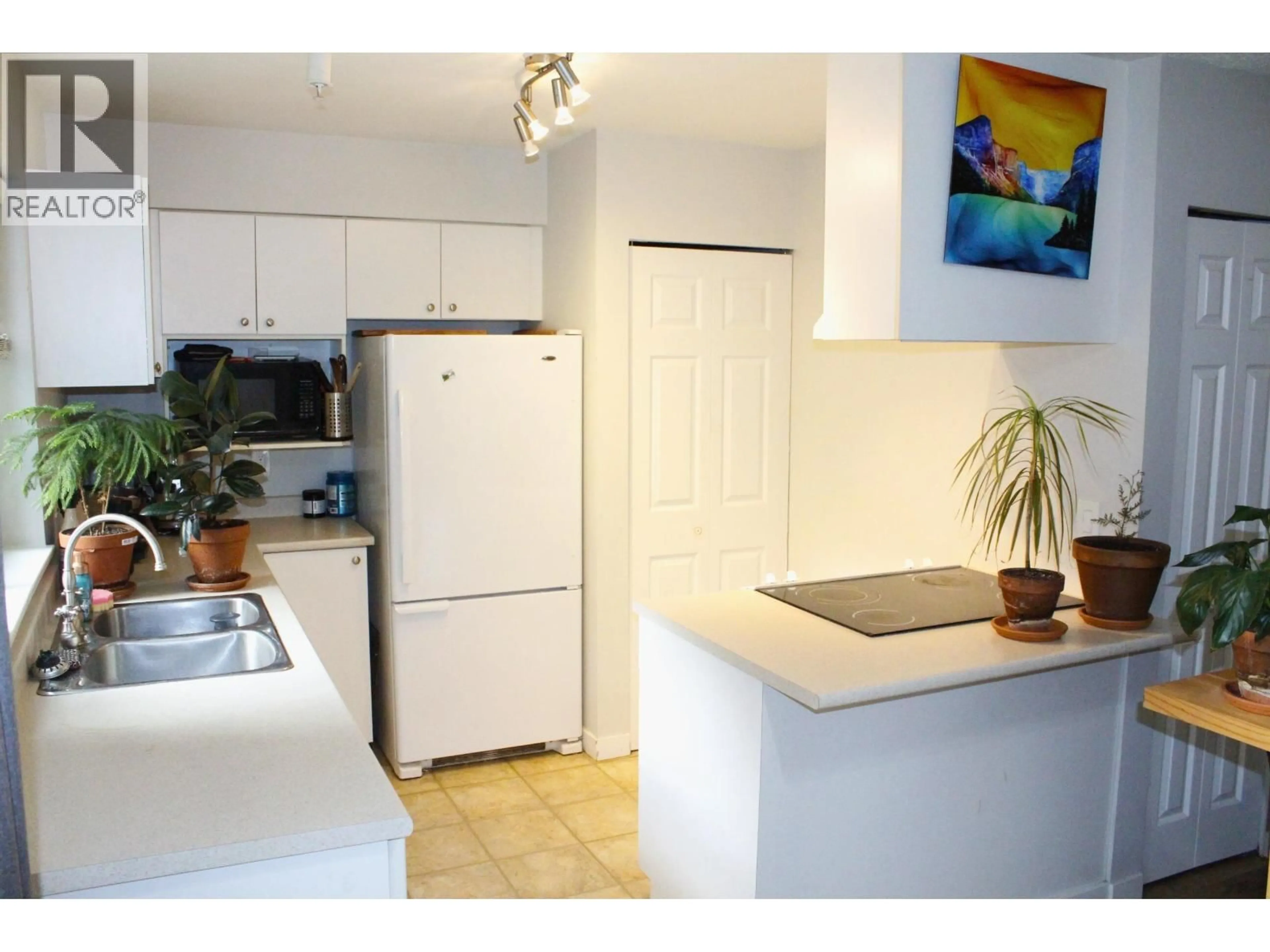 Standard kitchen, unknown for B108 - 40120 WILLOW CRESCENT, Squamish British Columbia V8B0L7