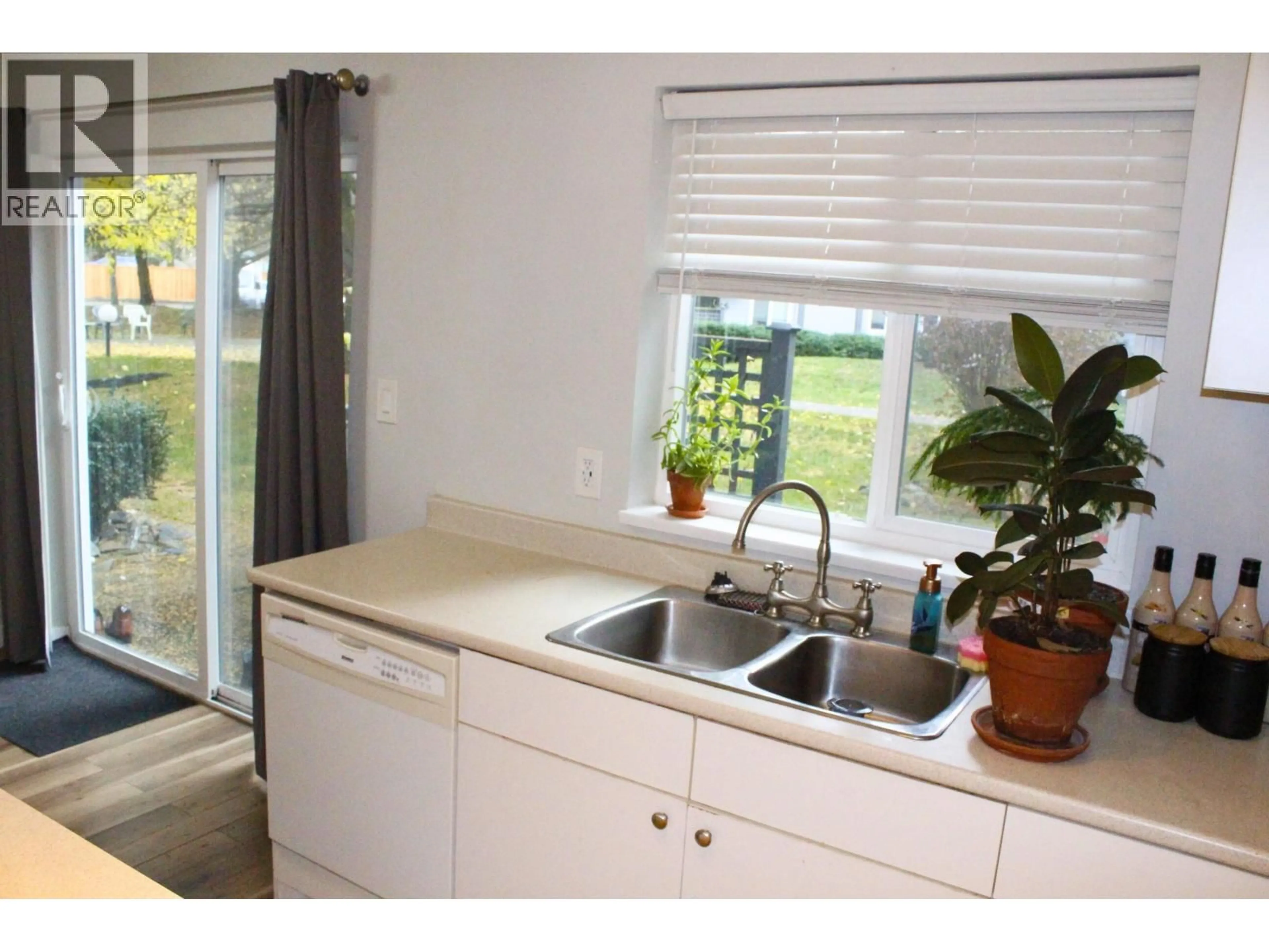 Standard kitchen, unknown for B108 - 40120 WILLOW CRESCENT, Squamish British Columbia V8B0L7