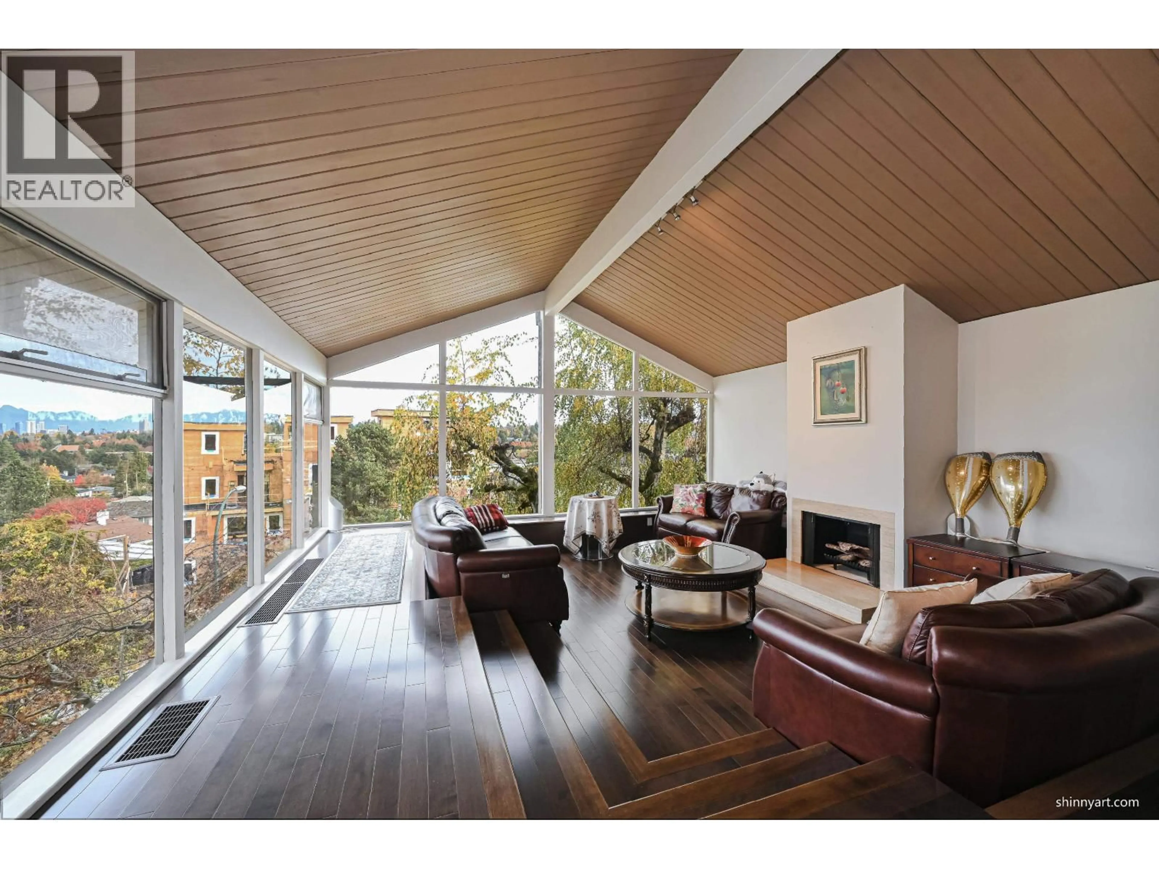 Living room with furniture, wood/laminate floor for 4729 PATON STREET, Vancouver British Columbia V6L2H9