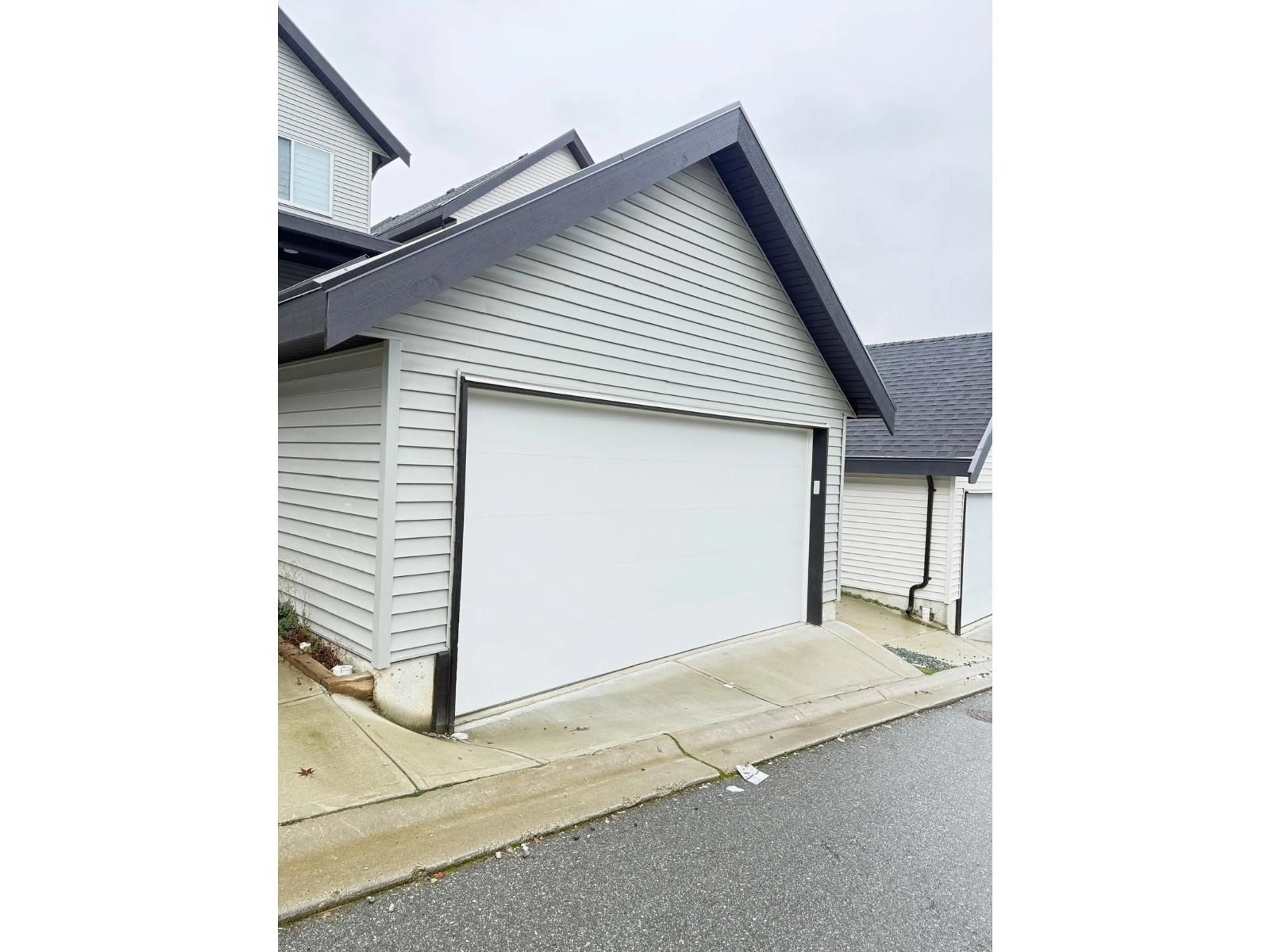 Indoor garage for 6242 147B STREET, Surrey British Columbia V3S3T1