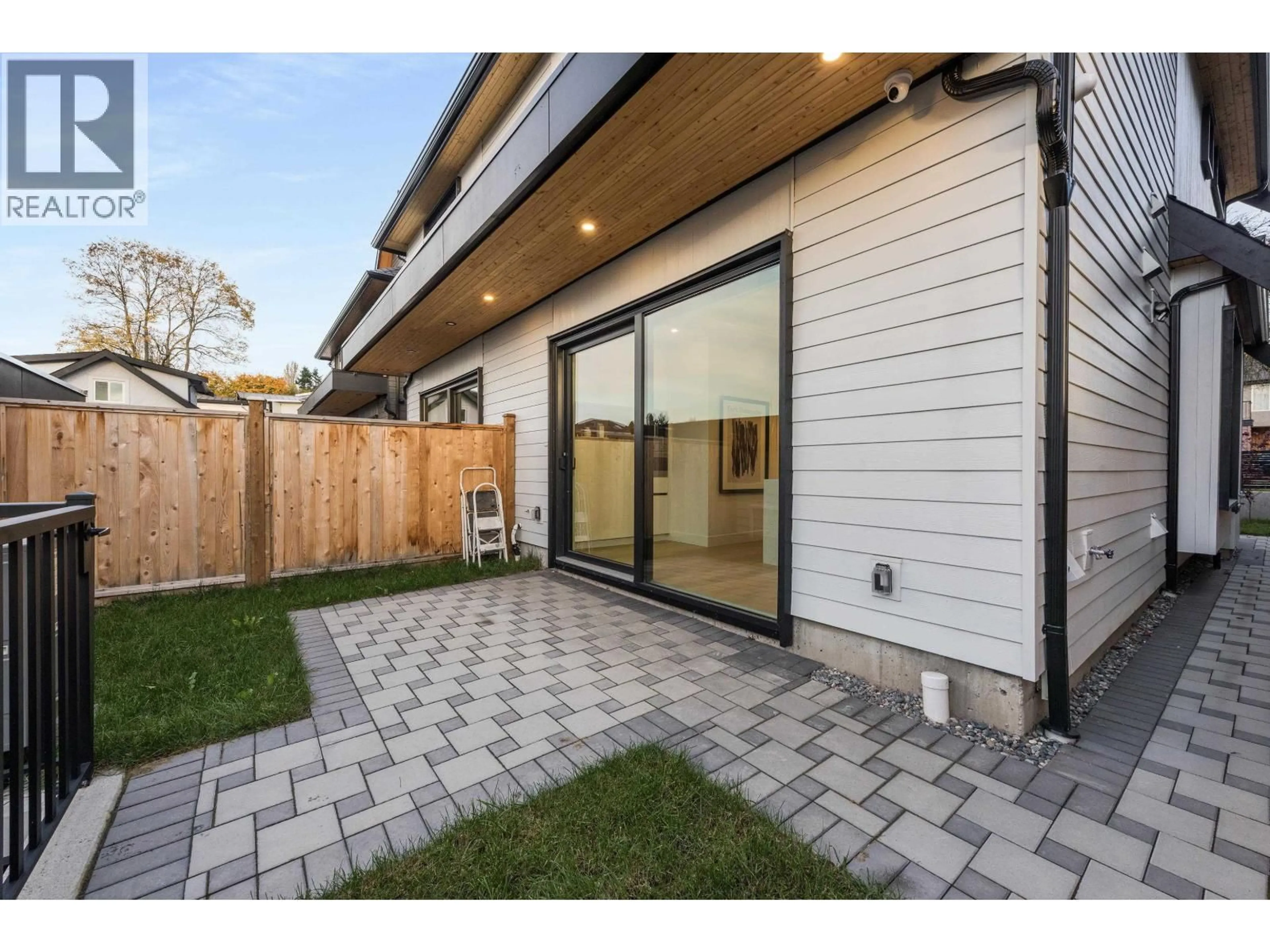Patio, street for 2 - 4889 MOSS STREET, Vancouver British Columbia V5R3T3