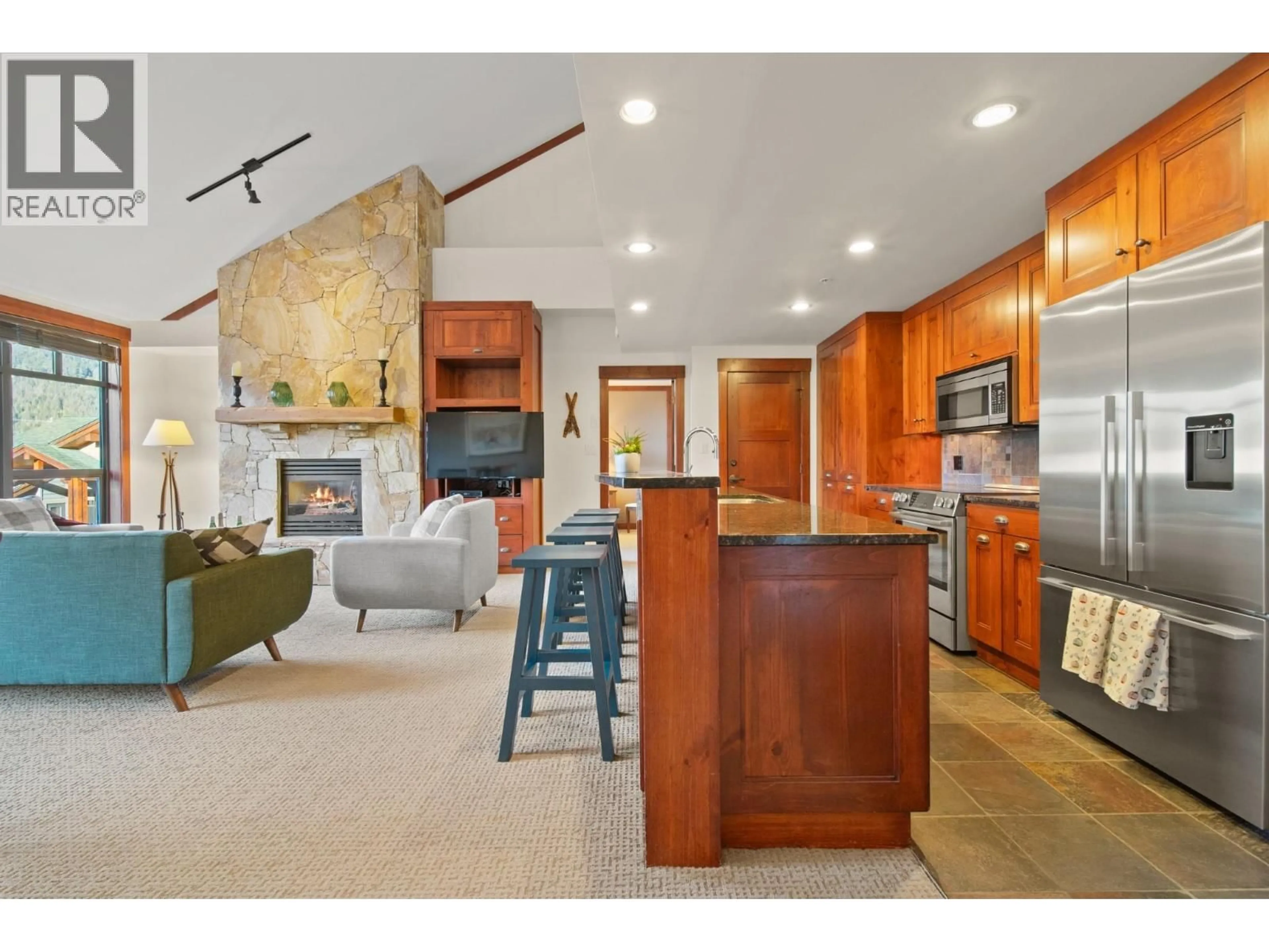 Open concept kitchen, unknown for 402 - 2202 GONDOLA WAY, Whistler British Columbia V8E0M7