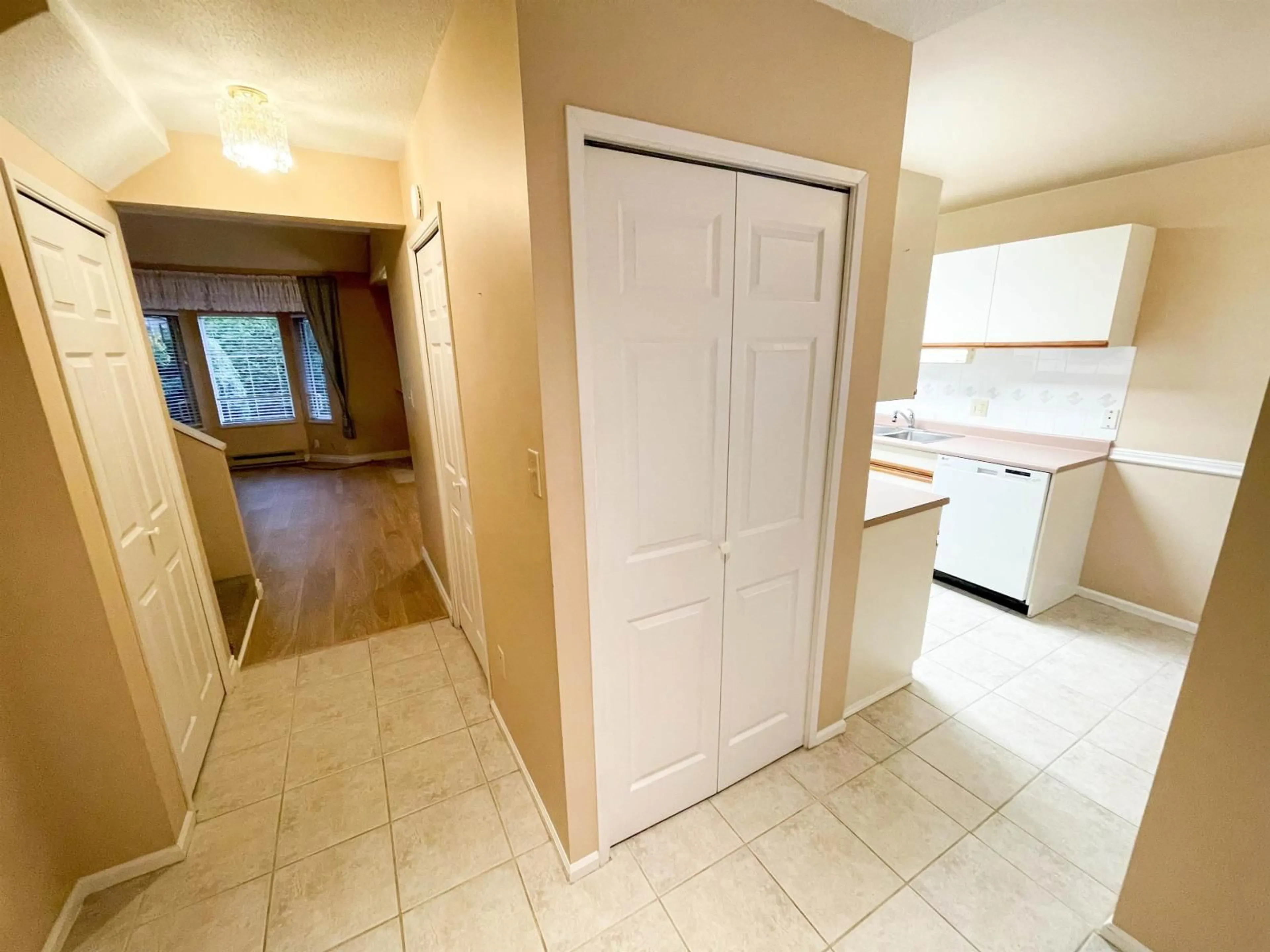 A pic of a room for 3 - 10074 154, Surrey British Columbia V3R4J6