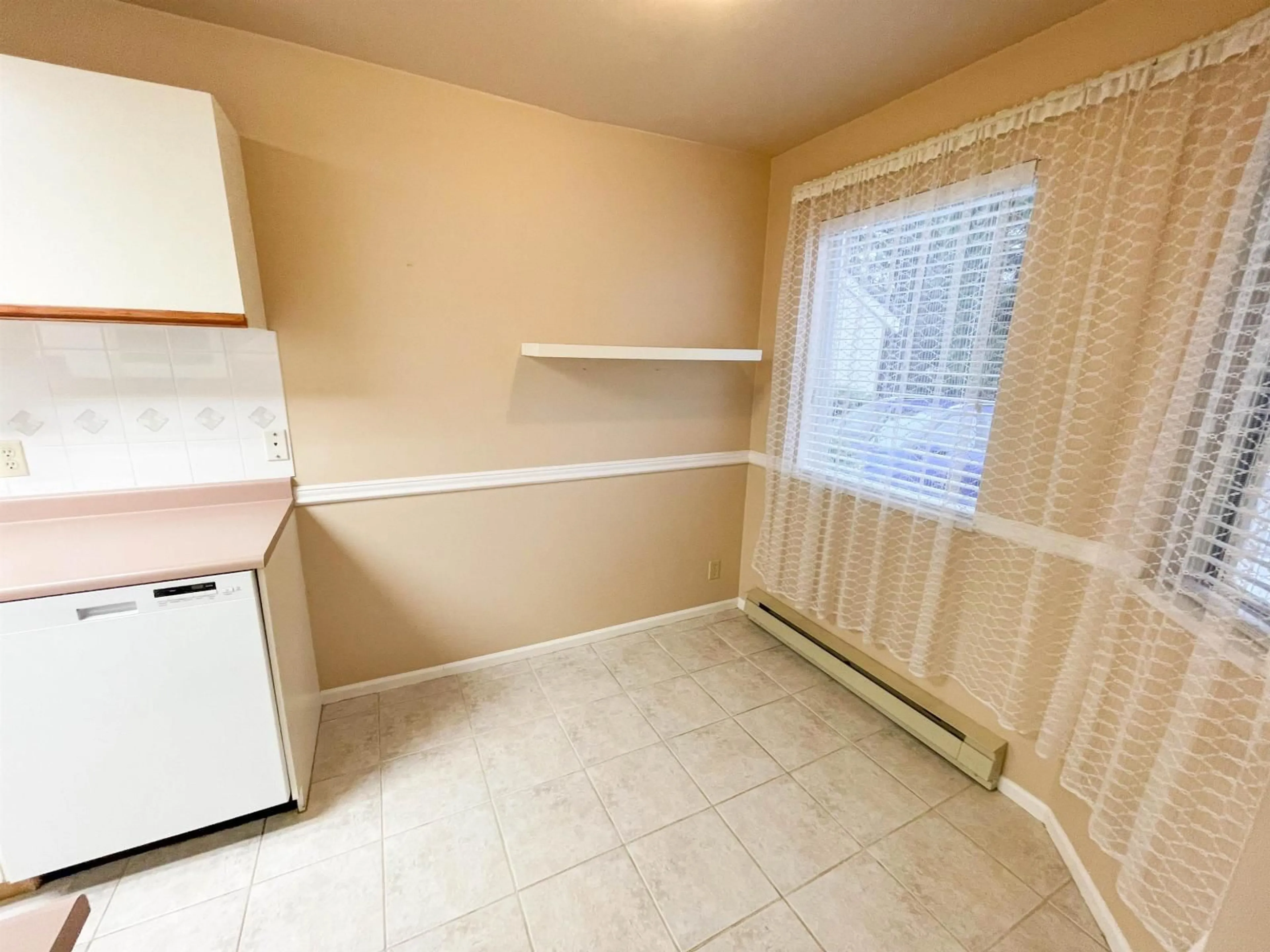 A pic of a room for 3 - 10074 154, Surrey British Columbia V3R4J6