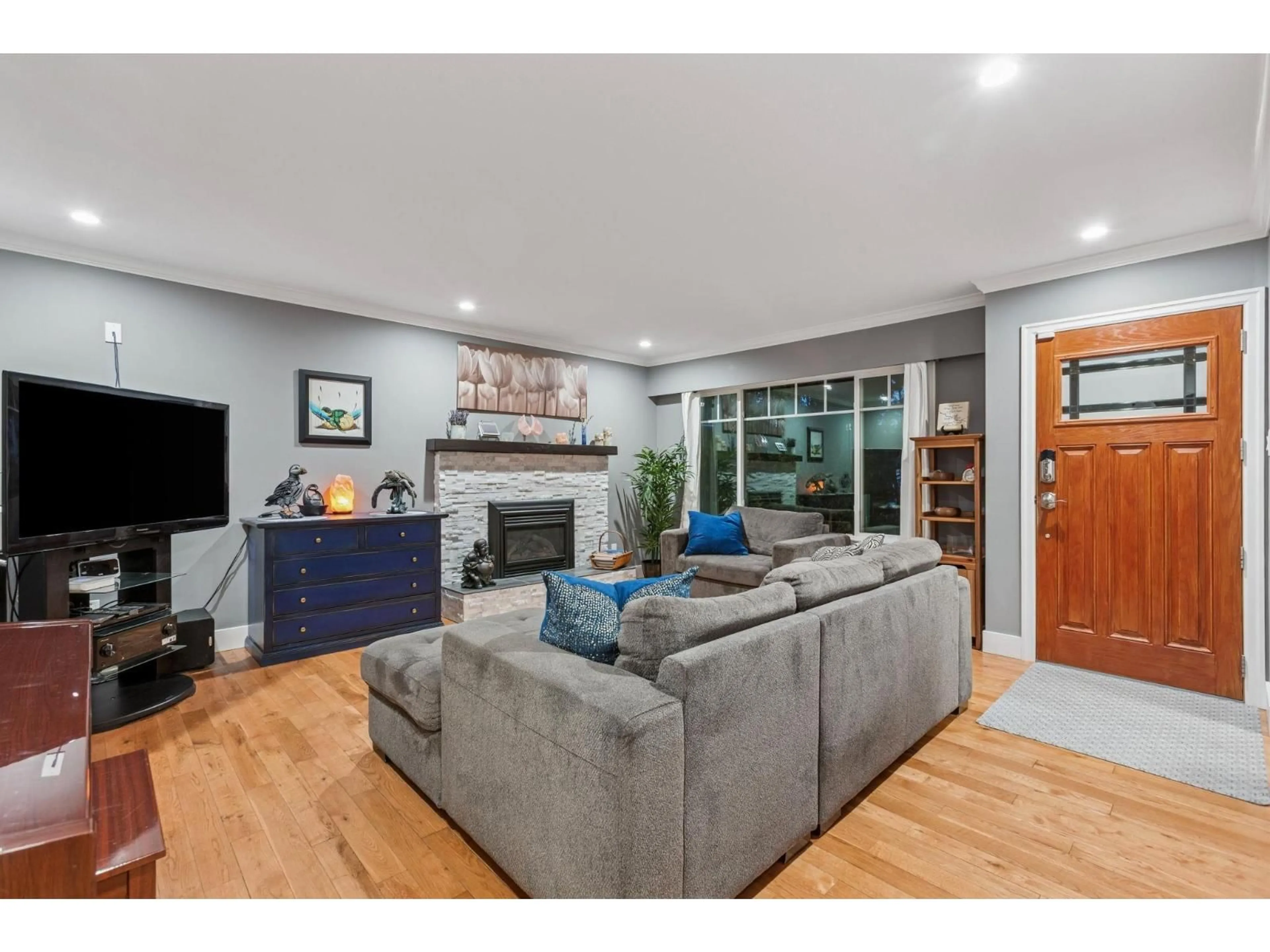 Living room with furniture, unknown for 20694 39, Langley British Columbia V3A2V6