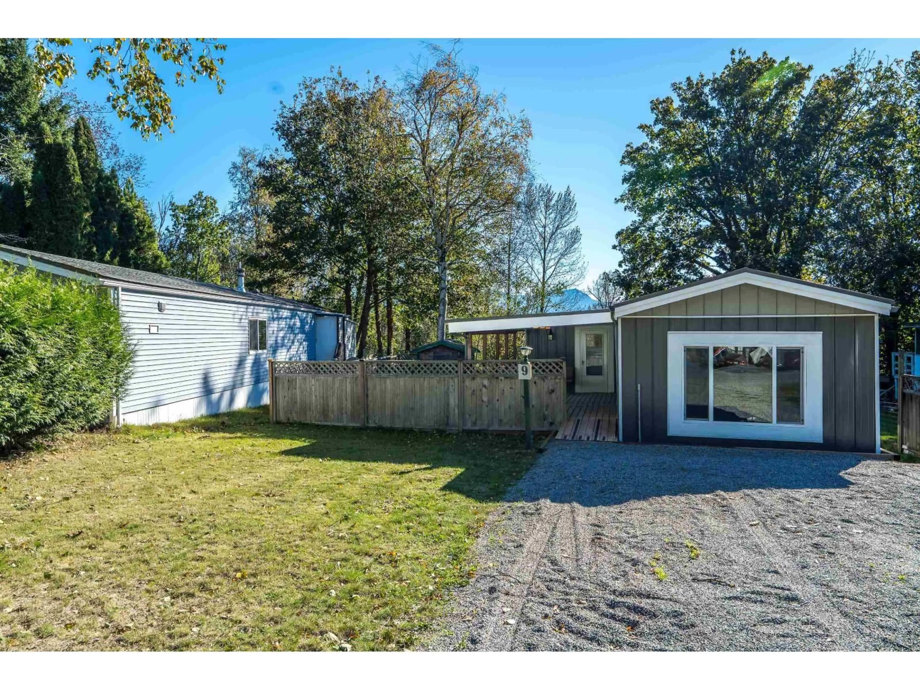 A pic from outside/outdoor area/front of a property/back of a property/a pic from drone, street for 9 - 43201 LOUGHEED, Mission British Columbia V0M1G0