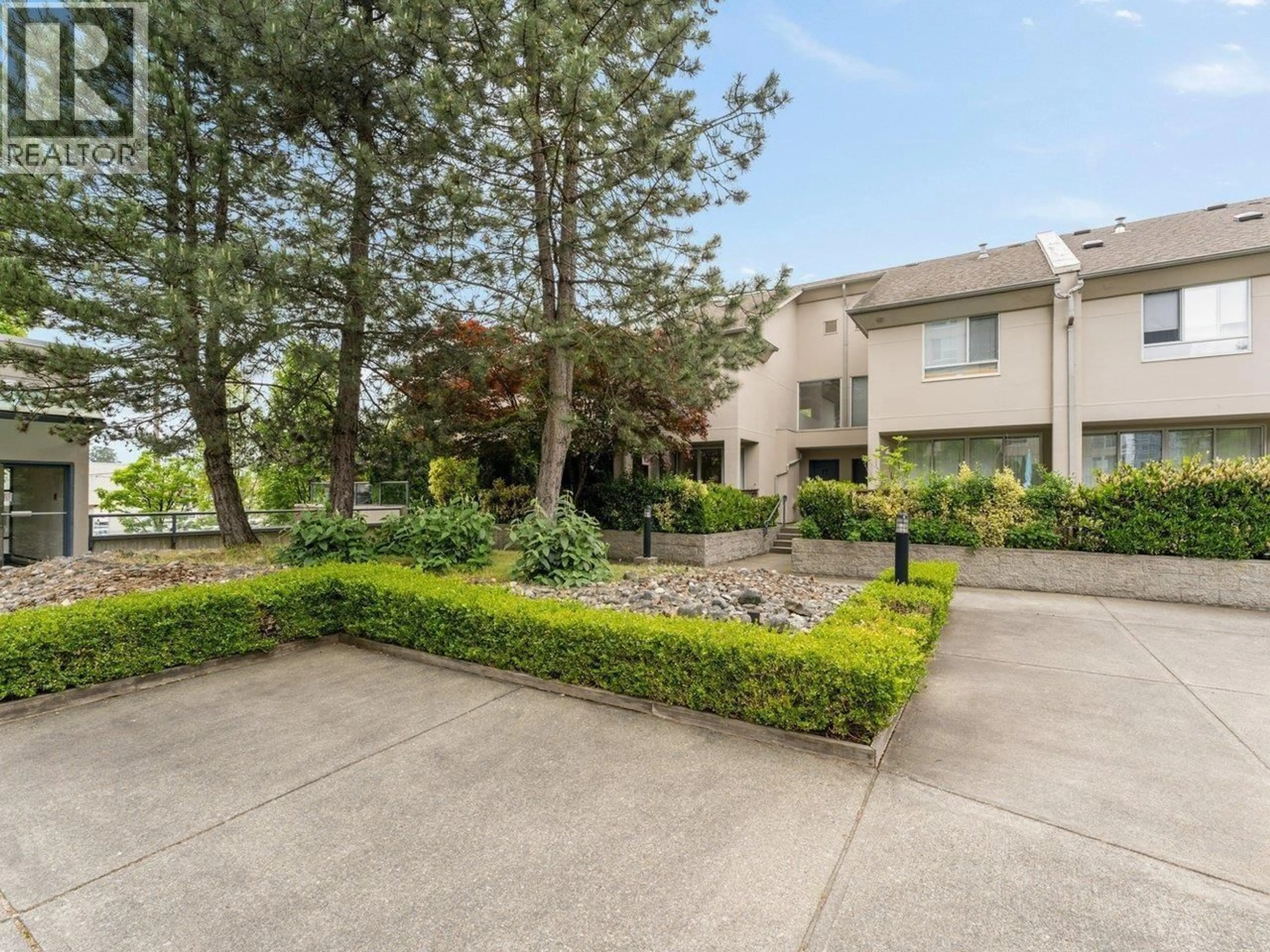 Patio, unknown for 202 - 7220 GREENFORD AVENUE, Burnaby British Columbia V5E4J8